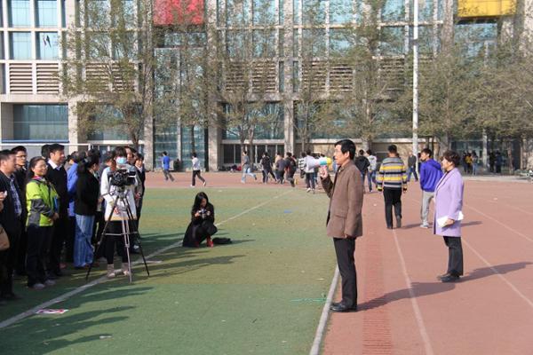 郑州大学举办机关职工2014年趣味运动会