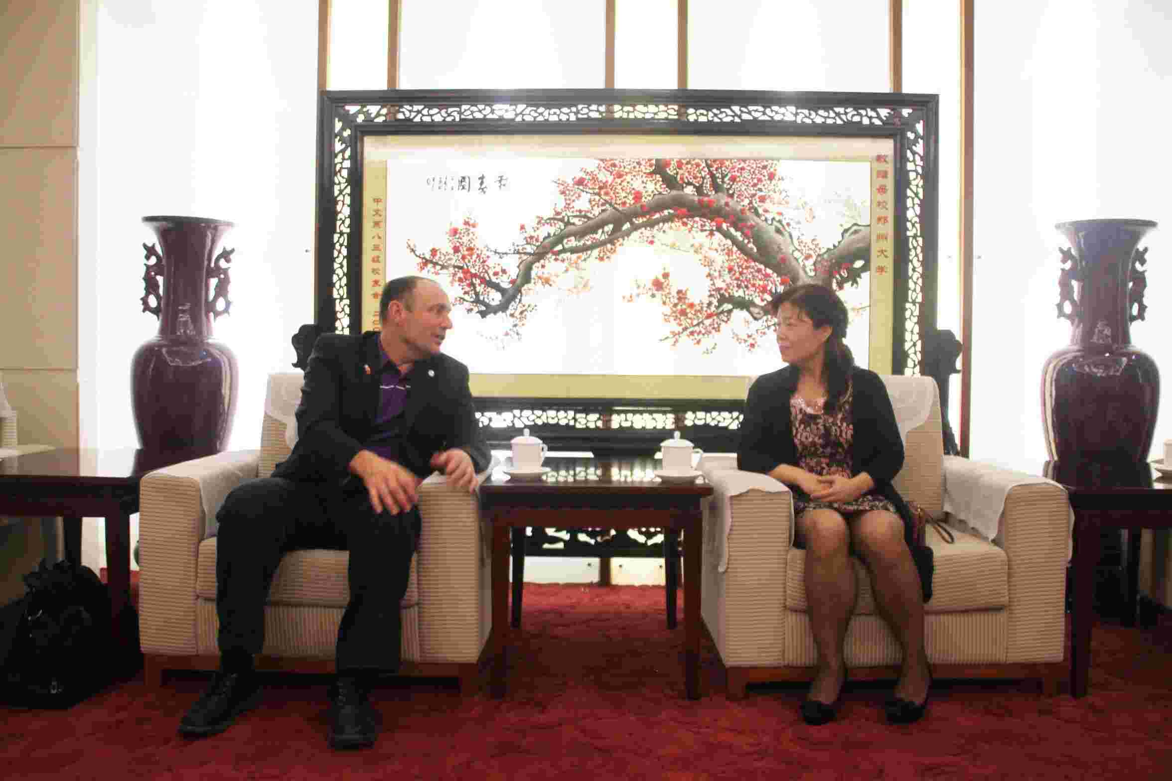 郑州大学美国圣玛丽孔子课堂理事会理事长来访