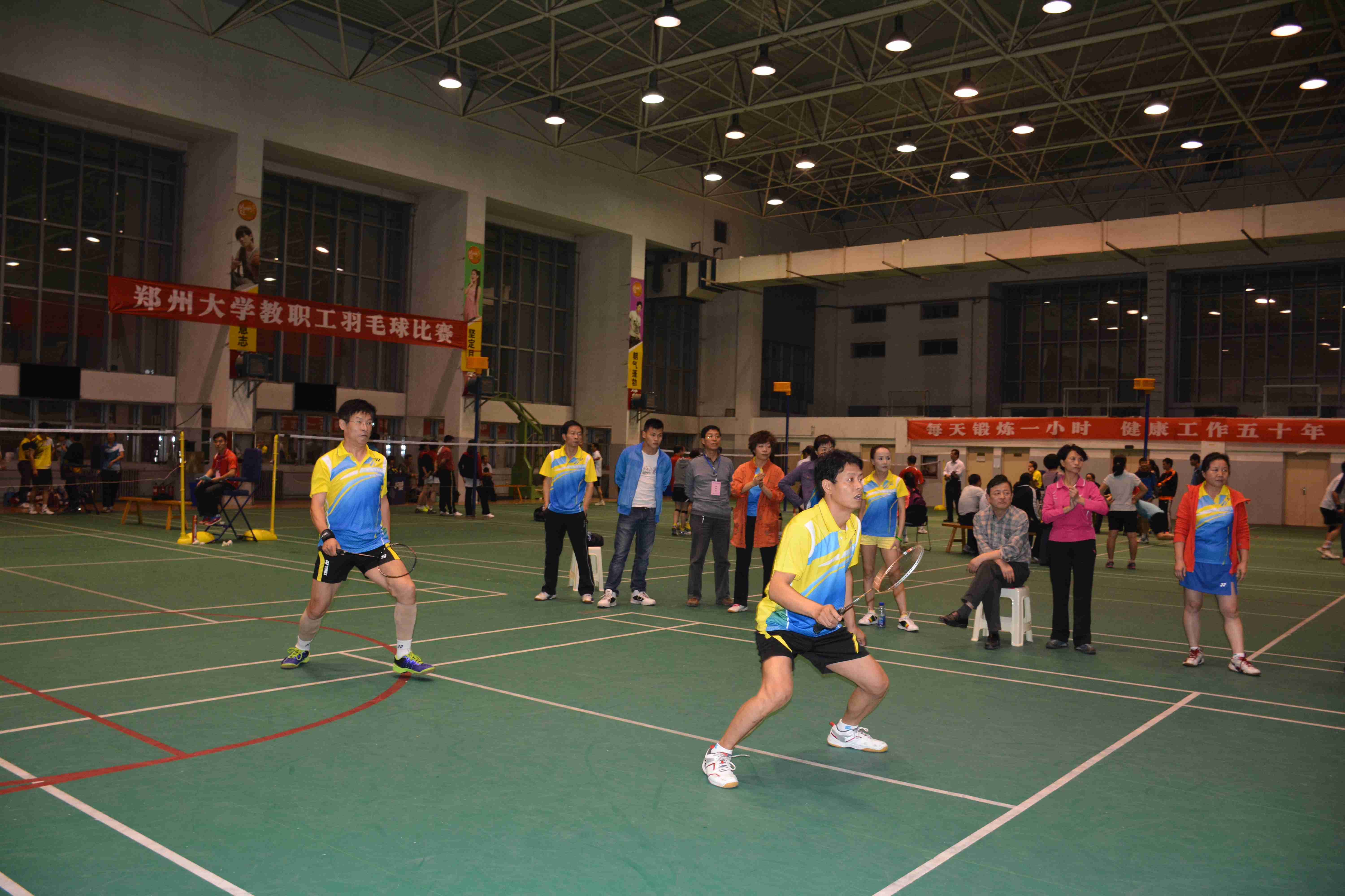 郑州大学2014年教职工羽毛球赛圆满结束