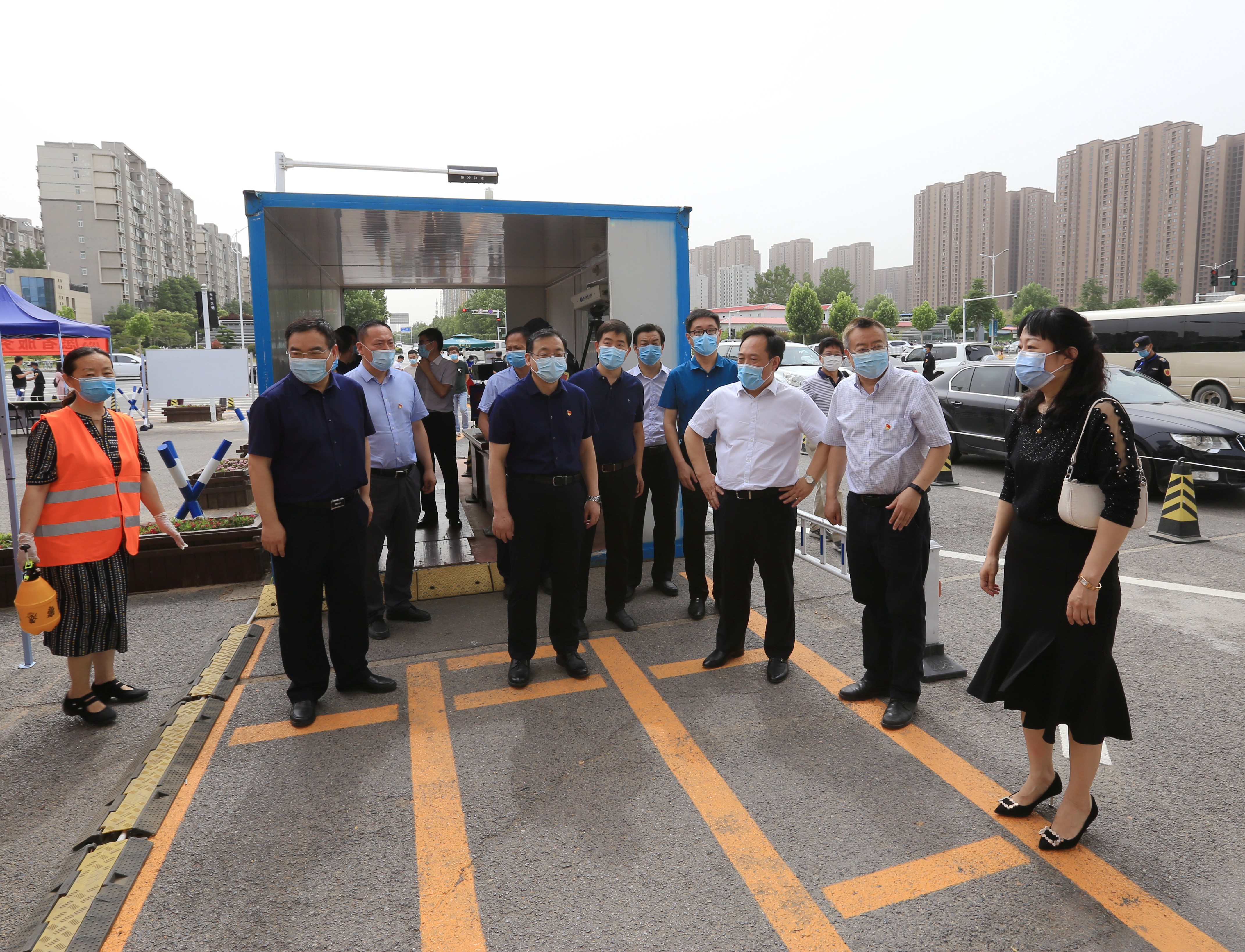 郑州大学迎来第三批学生顺利返校（图）
