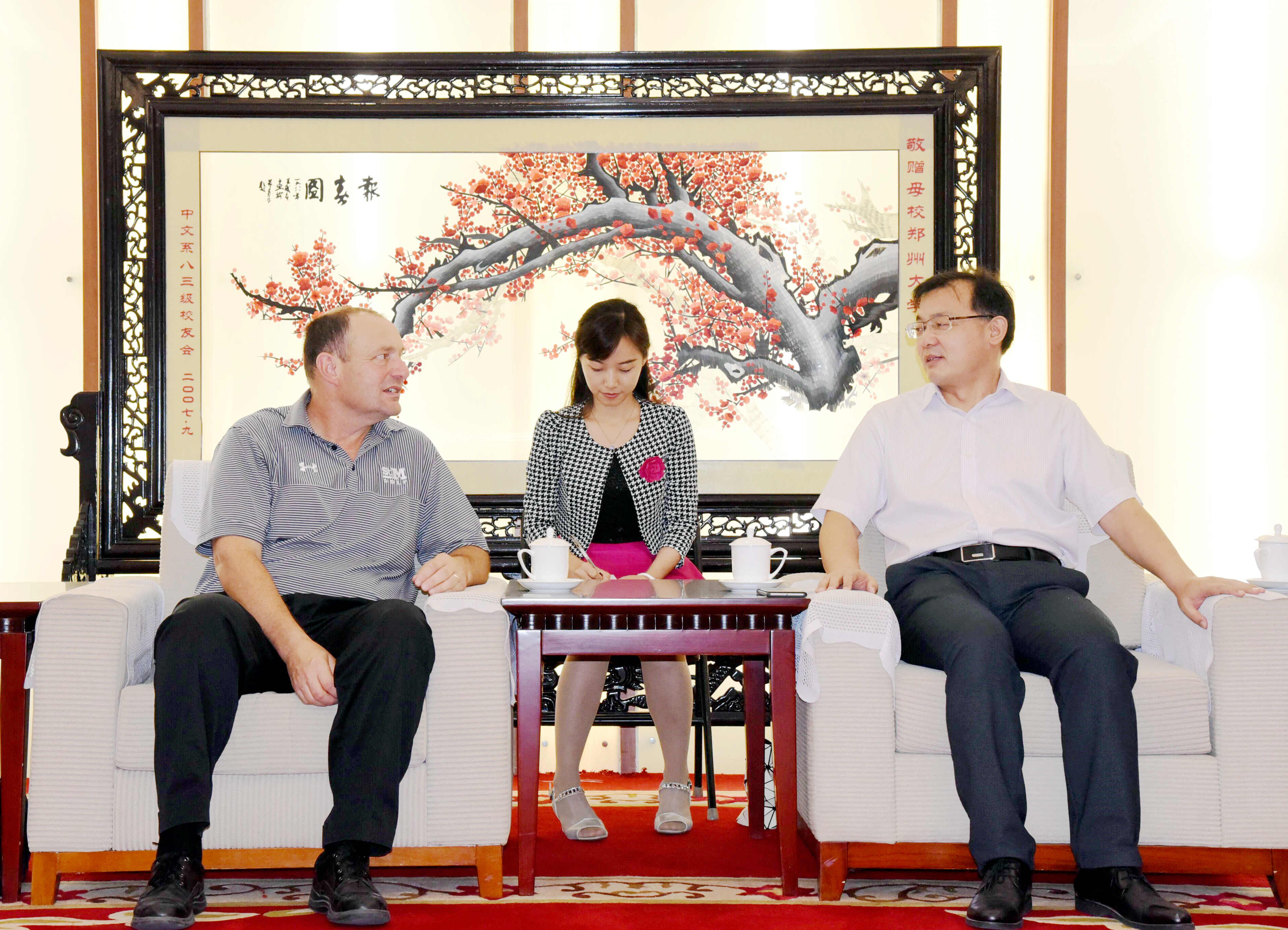 美国圣玛丽孔子课堂理事会理事长Frank Phillips先生访问我校（图）