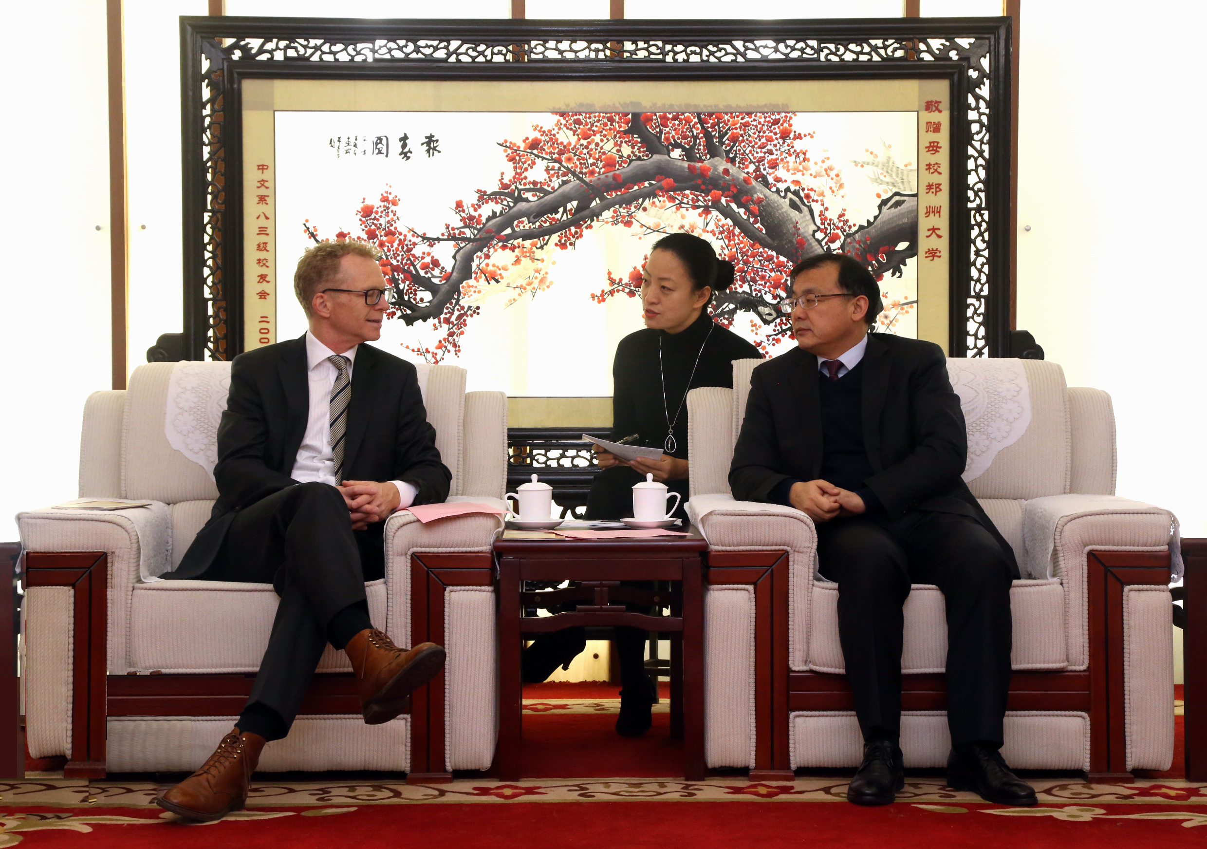 瑞典斯堪的纳维亚品质医疗集团代表来校访问（图）