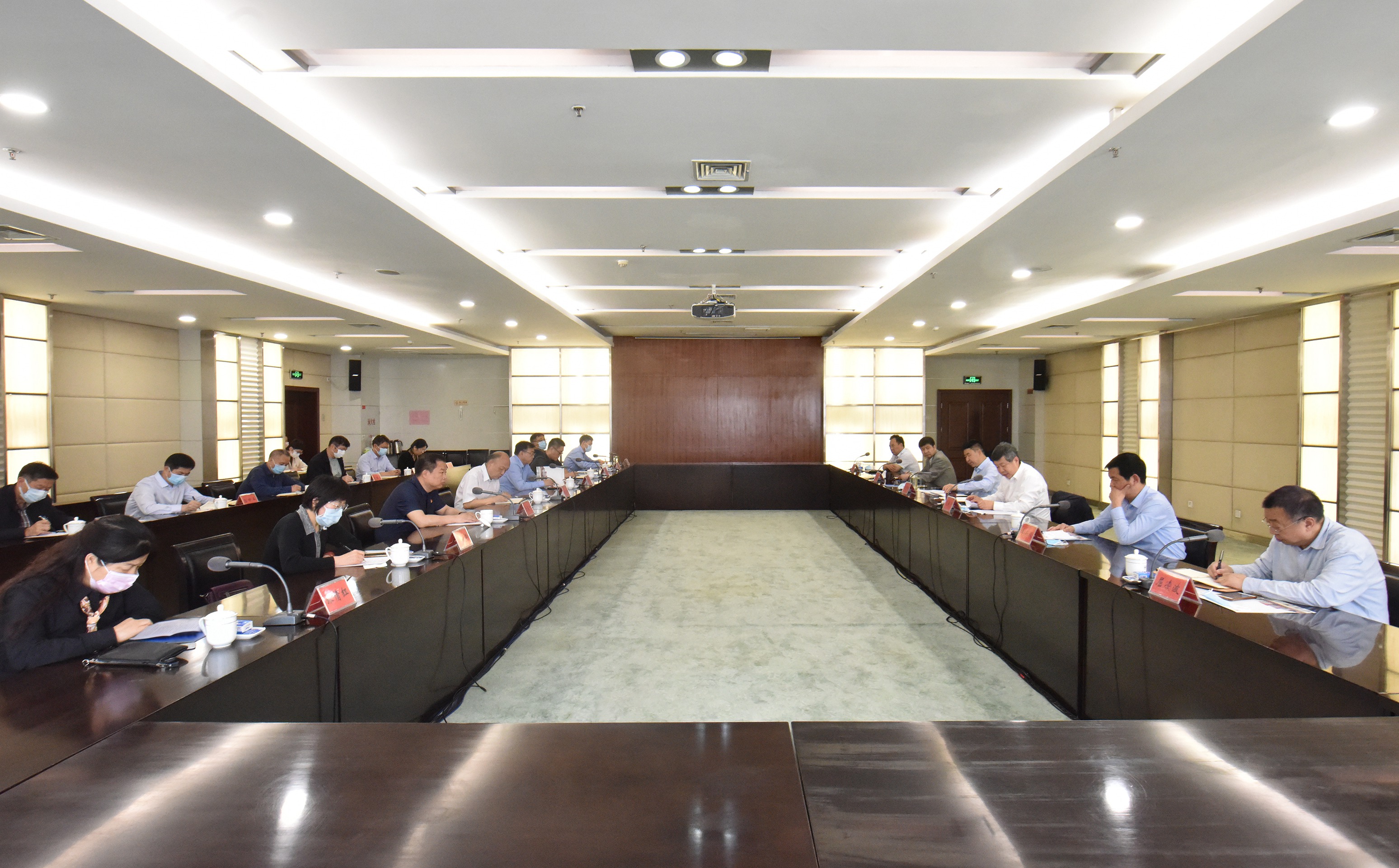 郑州大学党委召开常委会（扩大）会议 传达学习习近平总书记的重要讲话指示精神