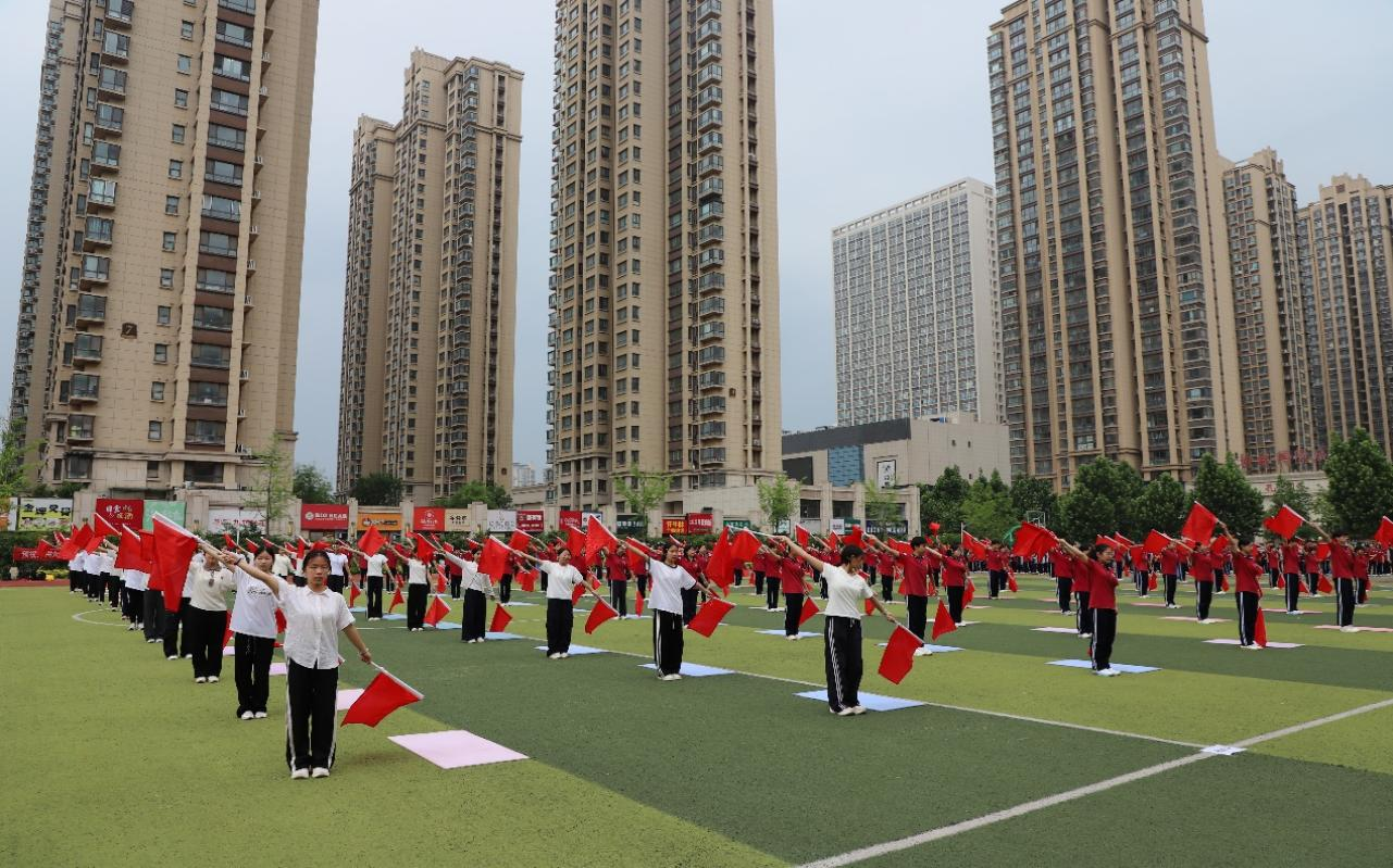 郑州大学附属中学第二届春季运动会举行