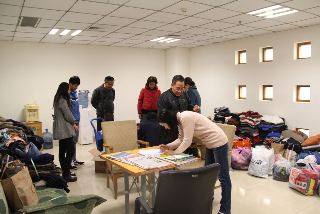 郑州大学校部机关开展爱心捐物活动