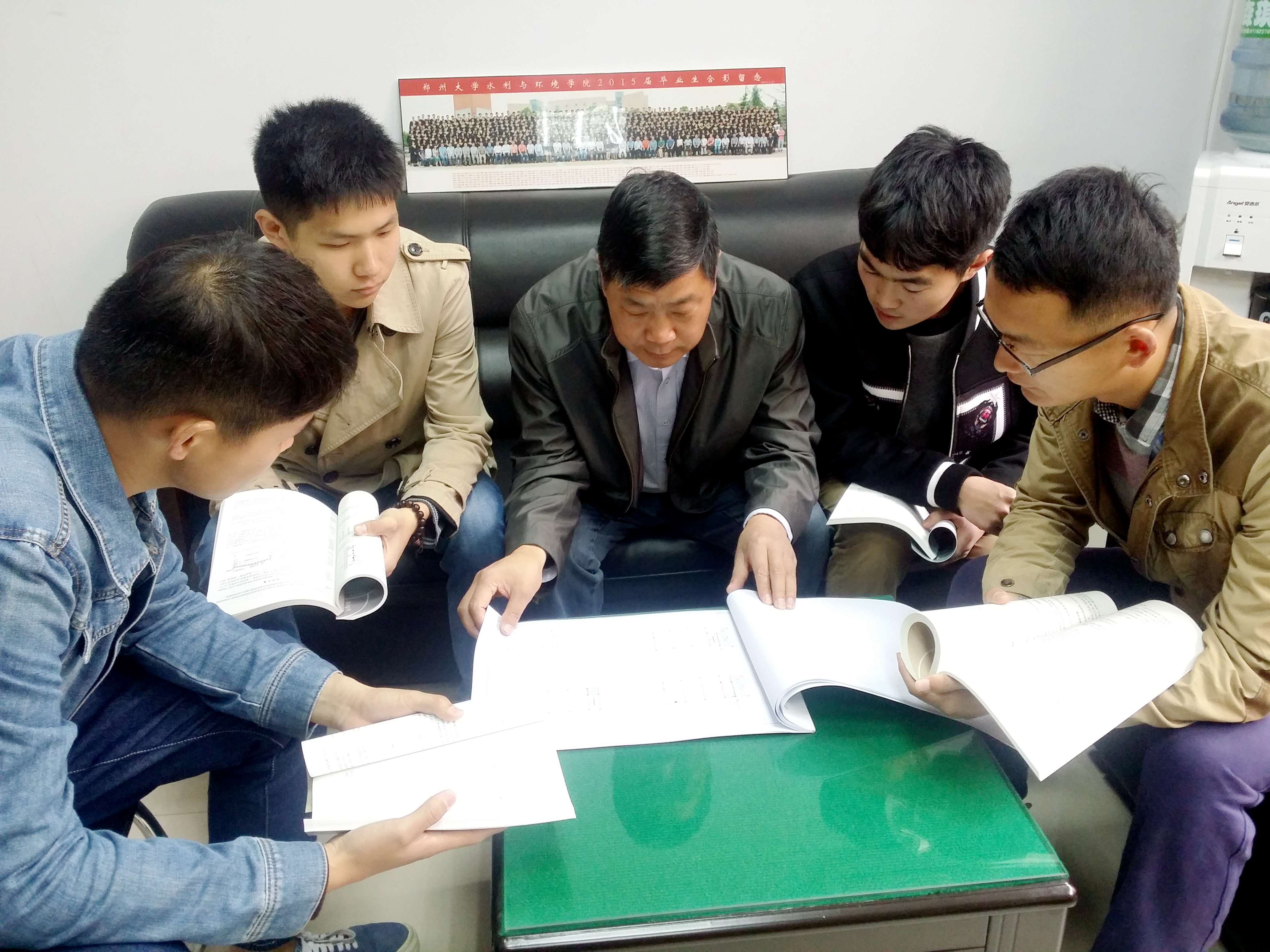 郑大故事：“严师慈父” 把学生当孩子一样对待——记郑州大学宝钢教育奖优秀奖李清富教授（图）