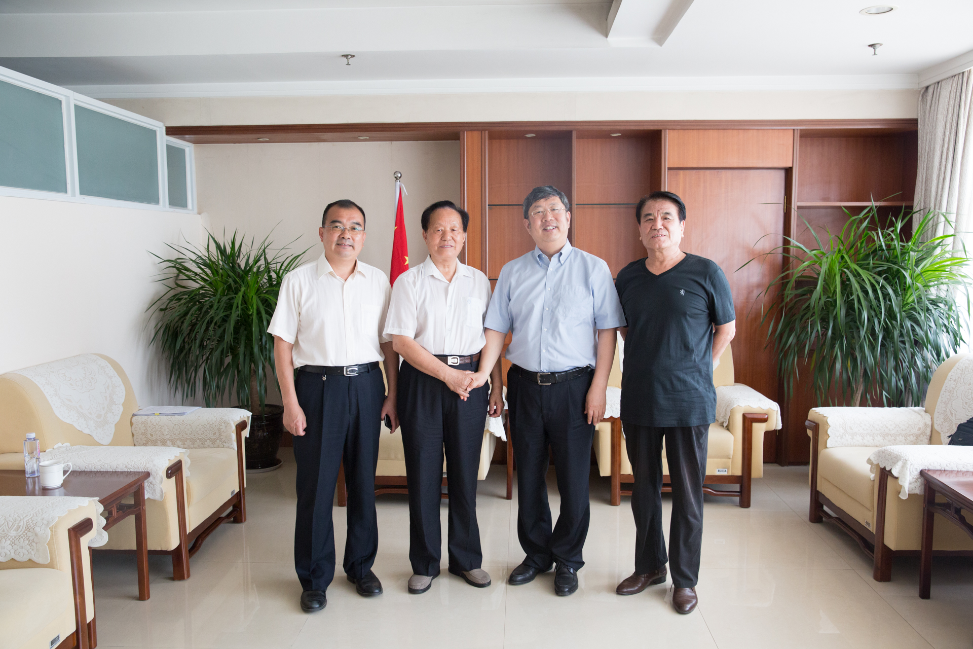 郑州大学省直校友会会长葛纪谦一行回母校访问交流（图）