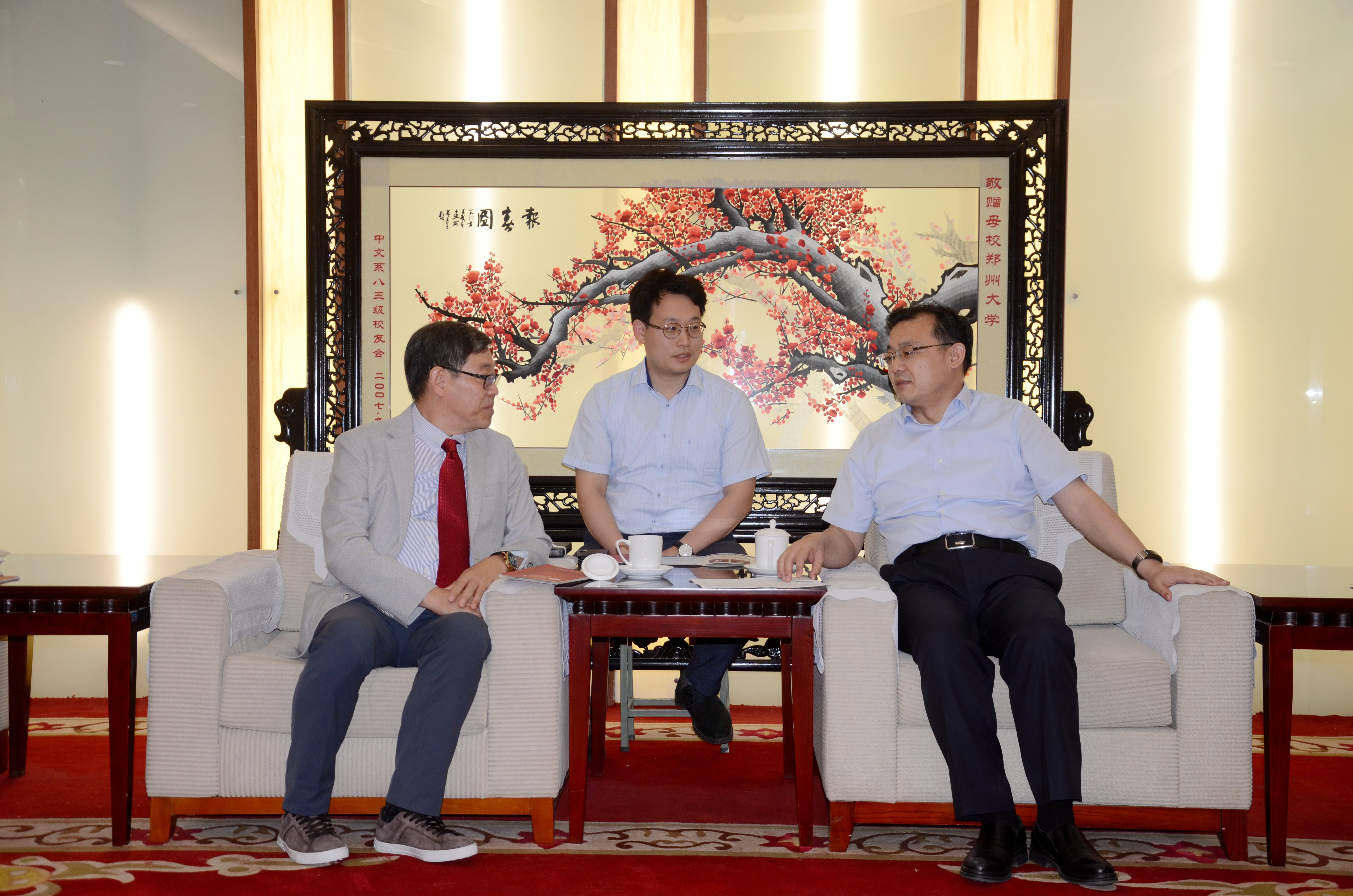 韩国东亚大学客人访问我校（图）