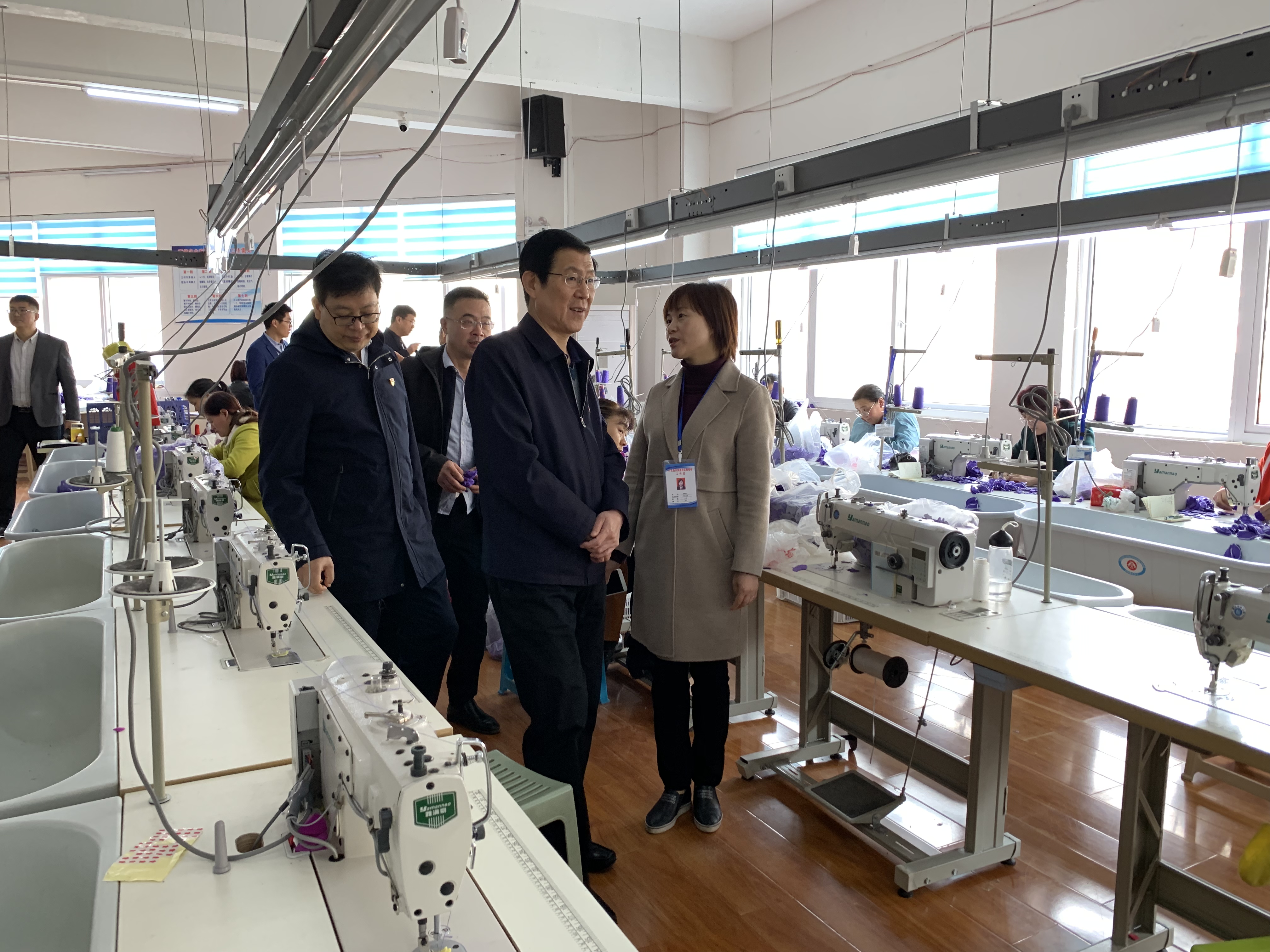 郑州大学在卢氏县开展扶贫日系列活动（图）