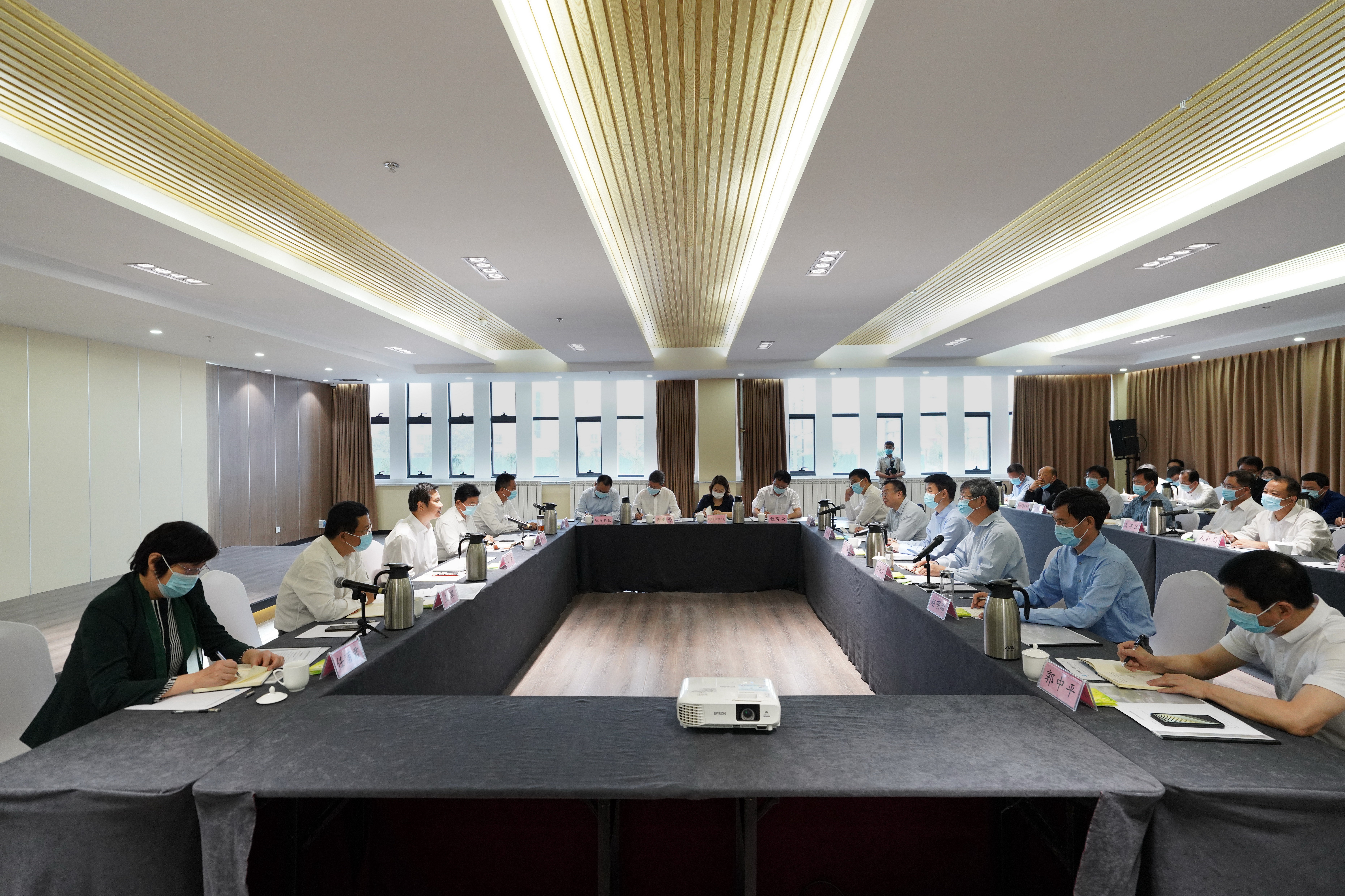 郑州大学与洛阳市深化合作座谈会在洛阳举行
