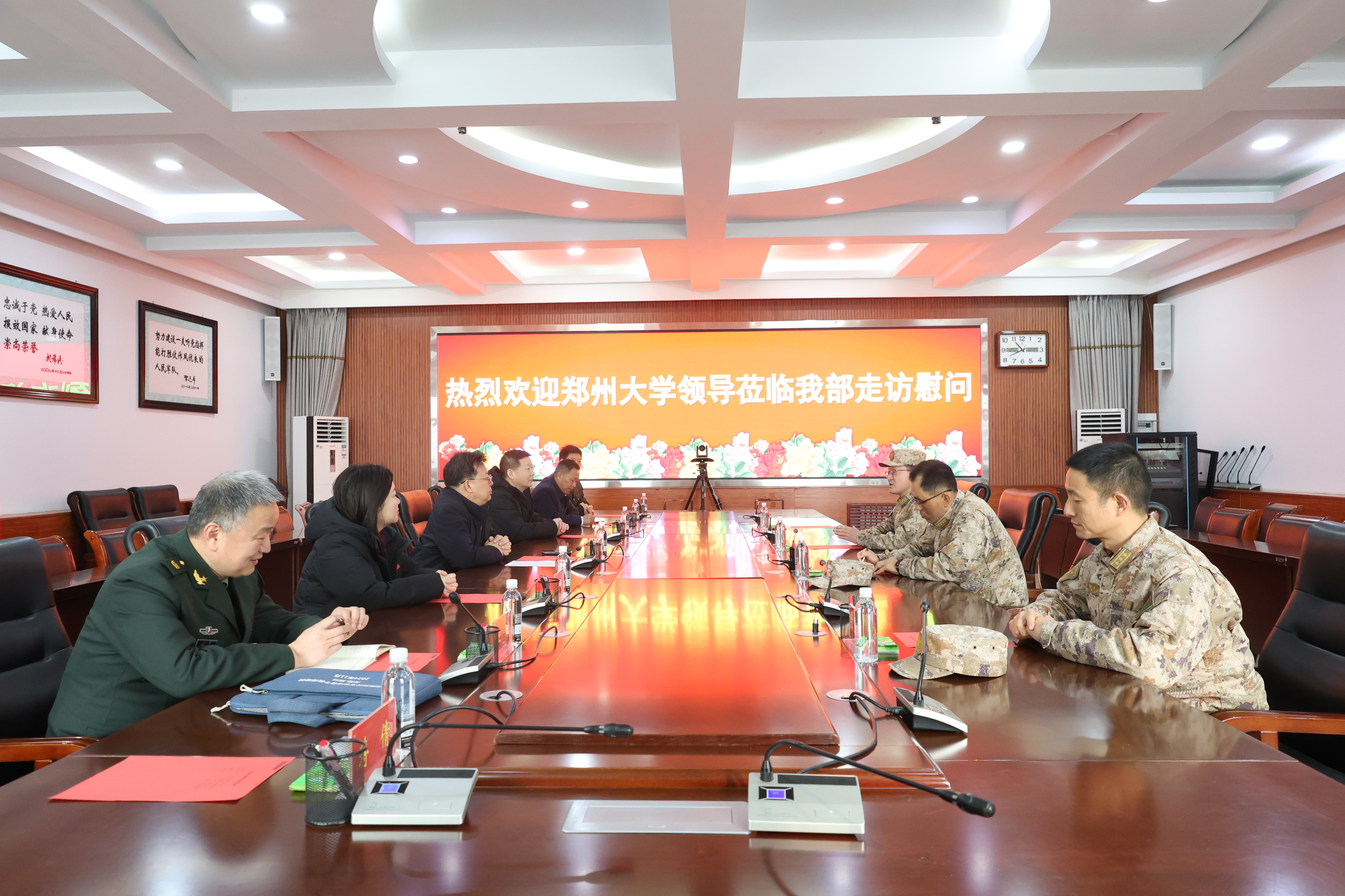 郑州大学赴32150部队开展拥军慰问交流活动