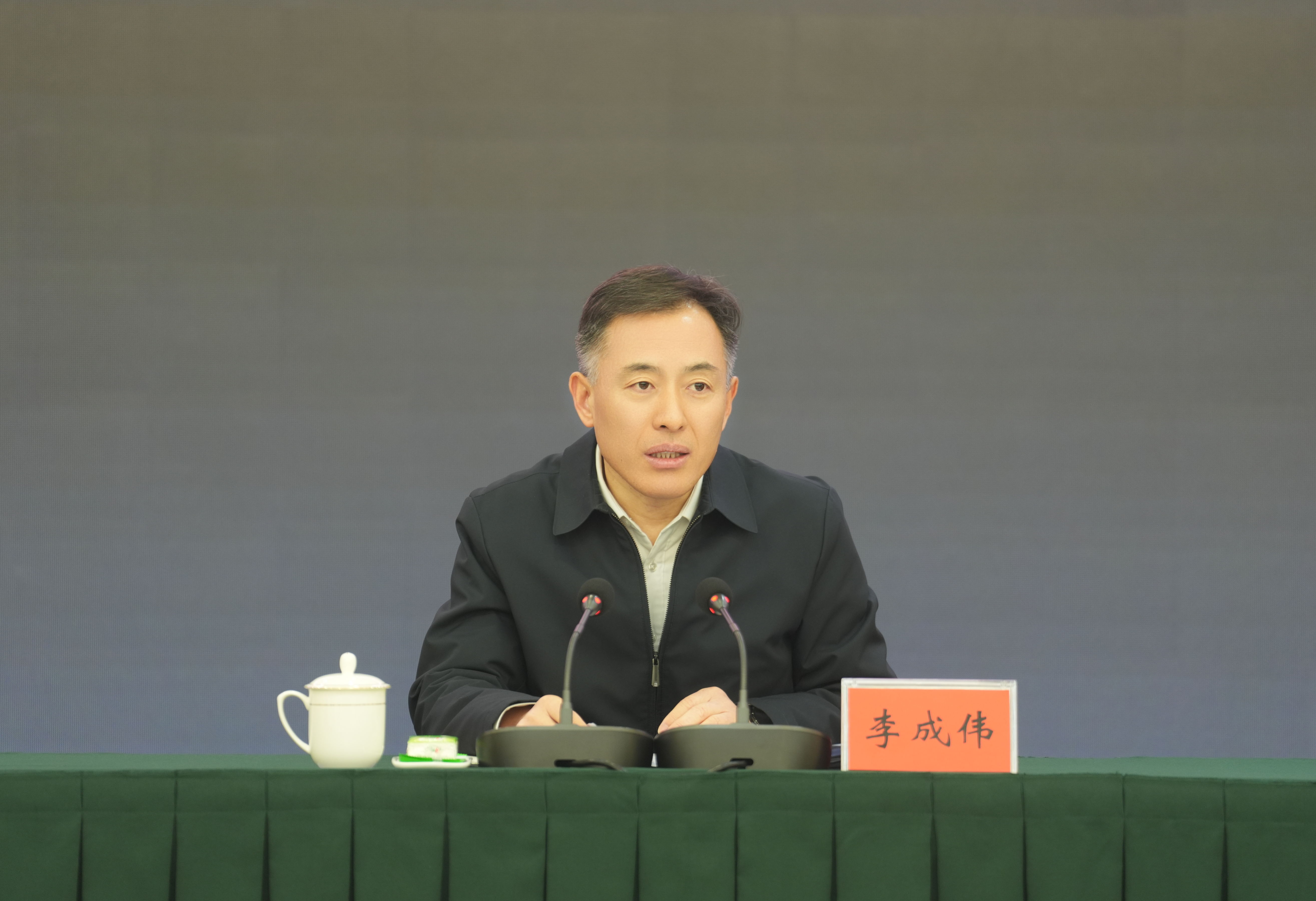 郑州大学召开传达学习全国两会精神会议暨树立和践行正确政绩观学习教育专题读书班开班式