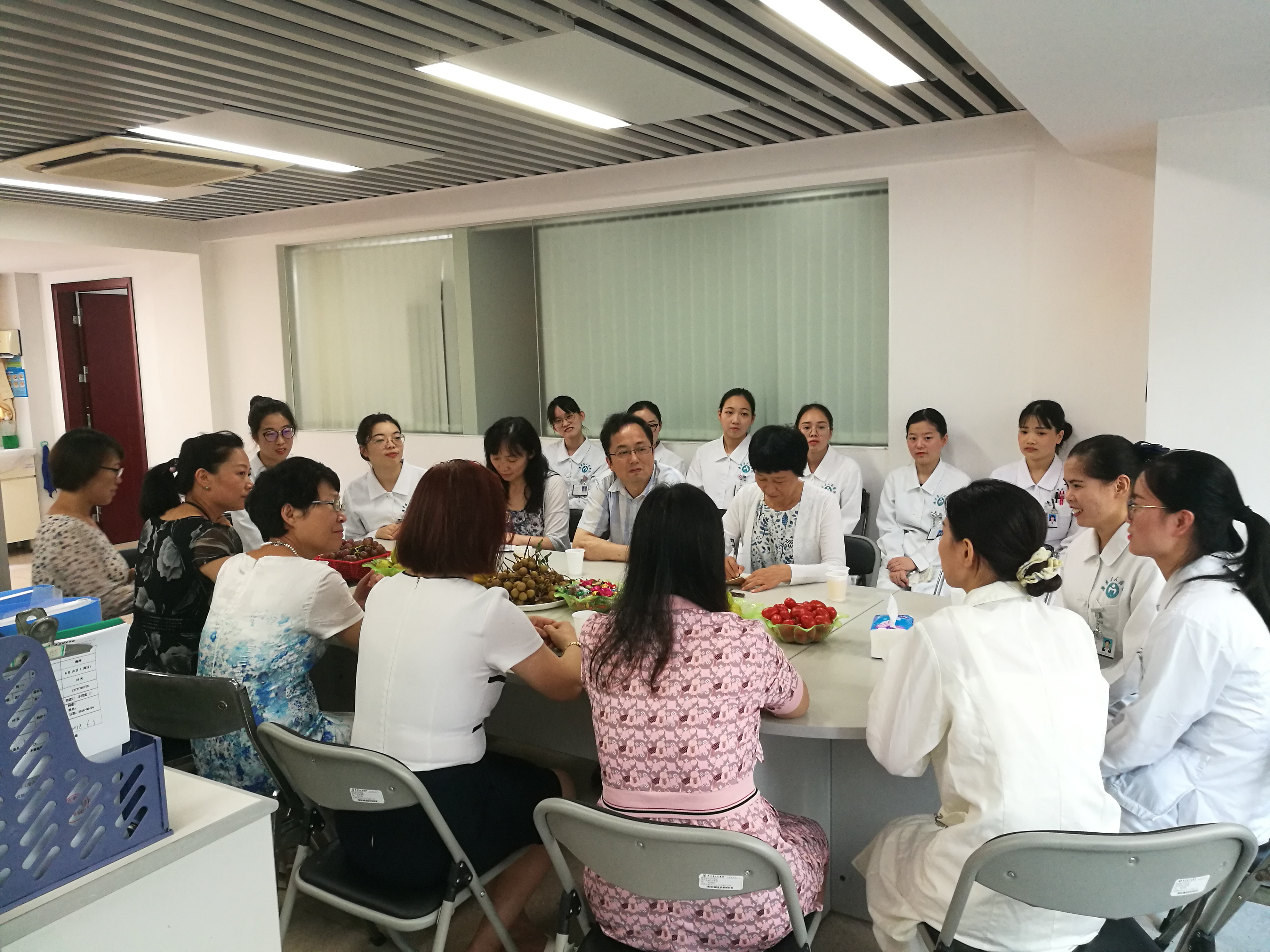 校领导赴广州看望护理学院实习学生（图）