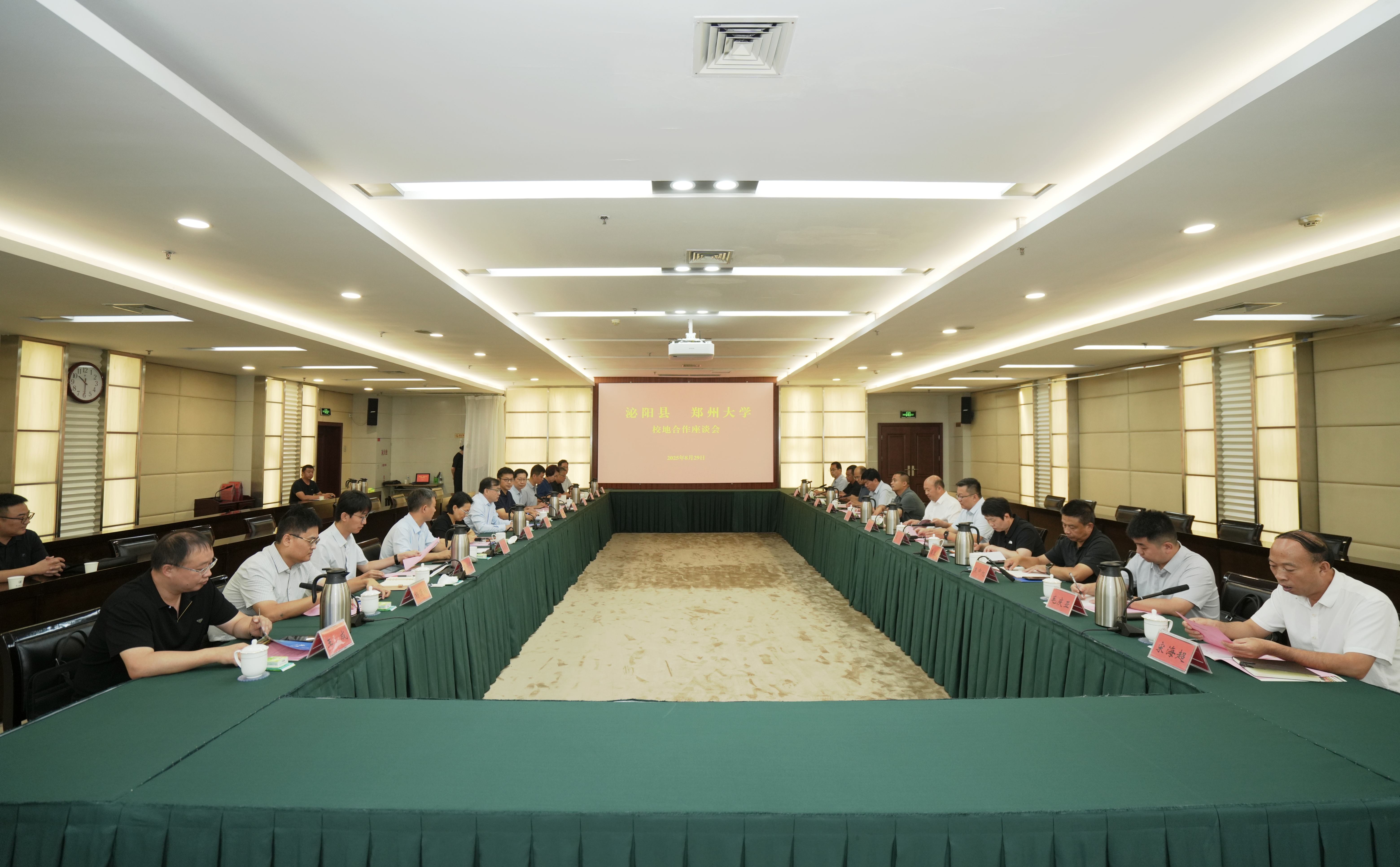泌阳县委书记朱东升一行来校调研交流共商校地合作新篇章