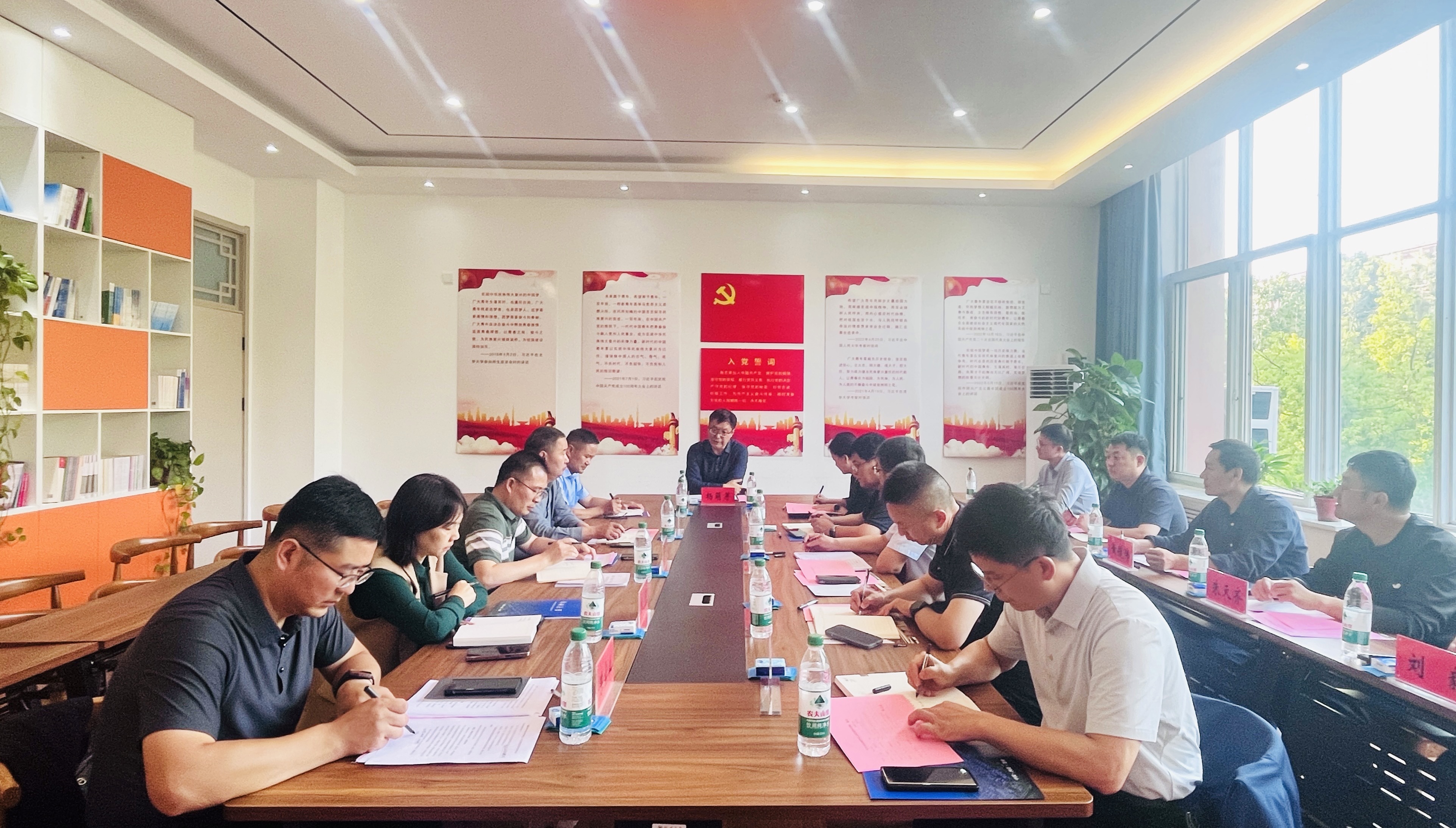 杨萌芽调研学生社区工作