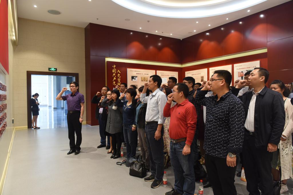 郑州大学机关党委组织党员干部赴河南廉政文化教育馆参观学习（图）