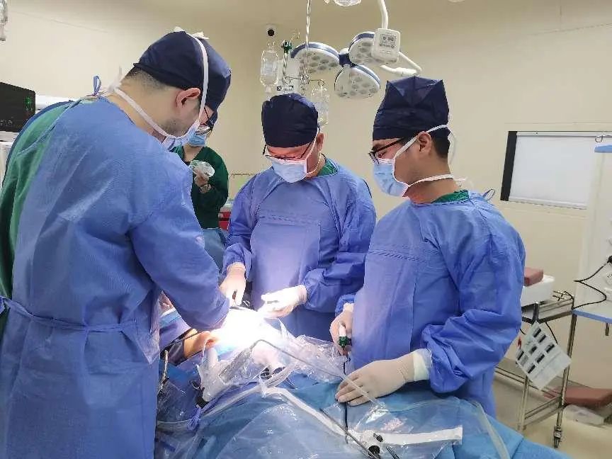 春节假期，郑州大学第二附属医院医护人员为生命与健康“守岁”