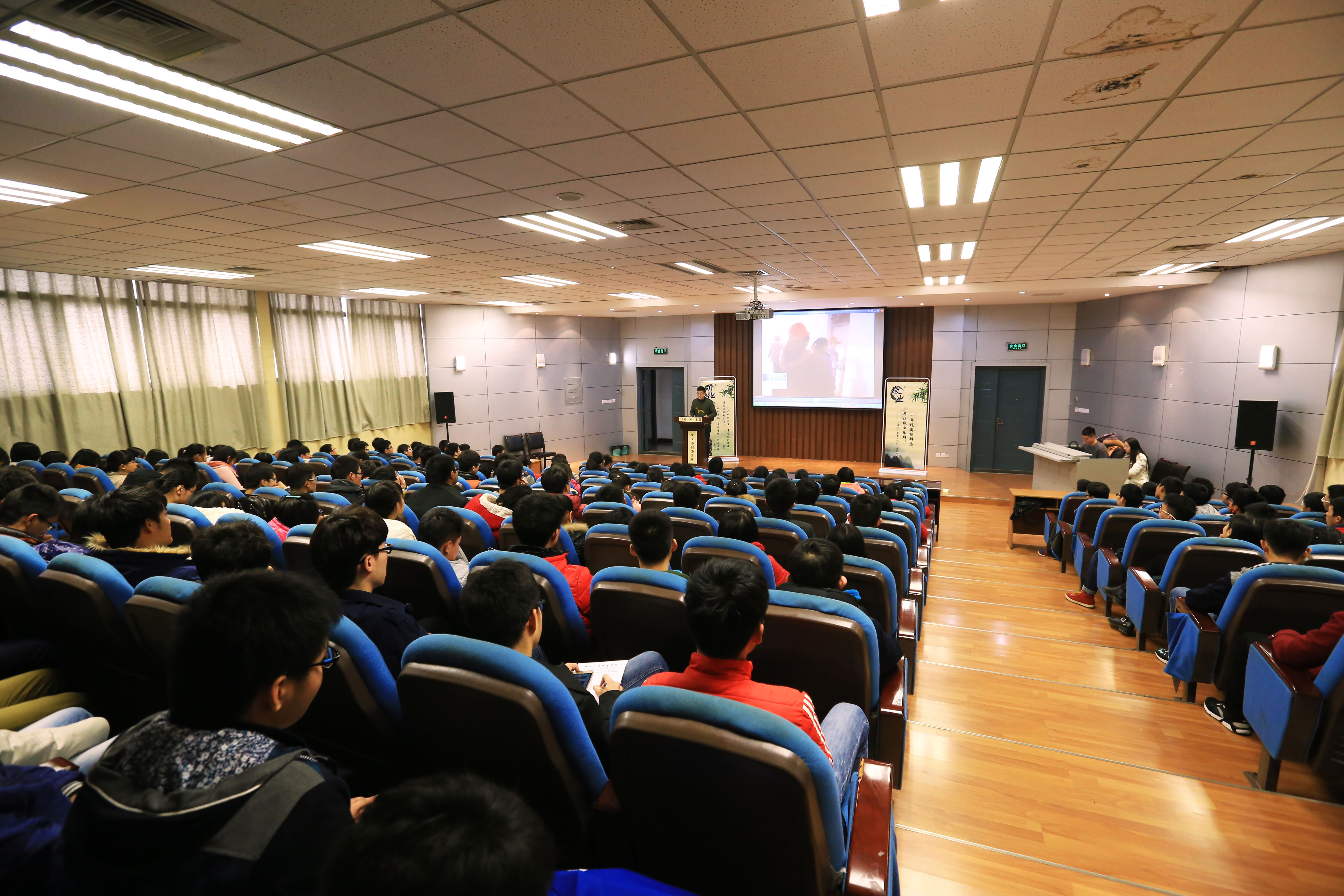 郑州大学道德讲堂走进化工与能源学院