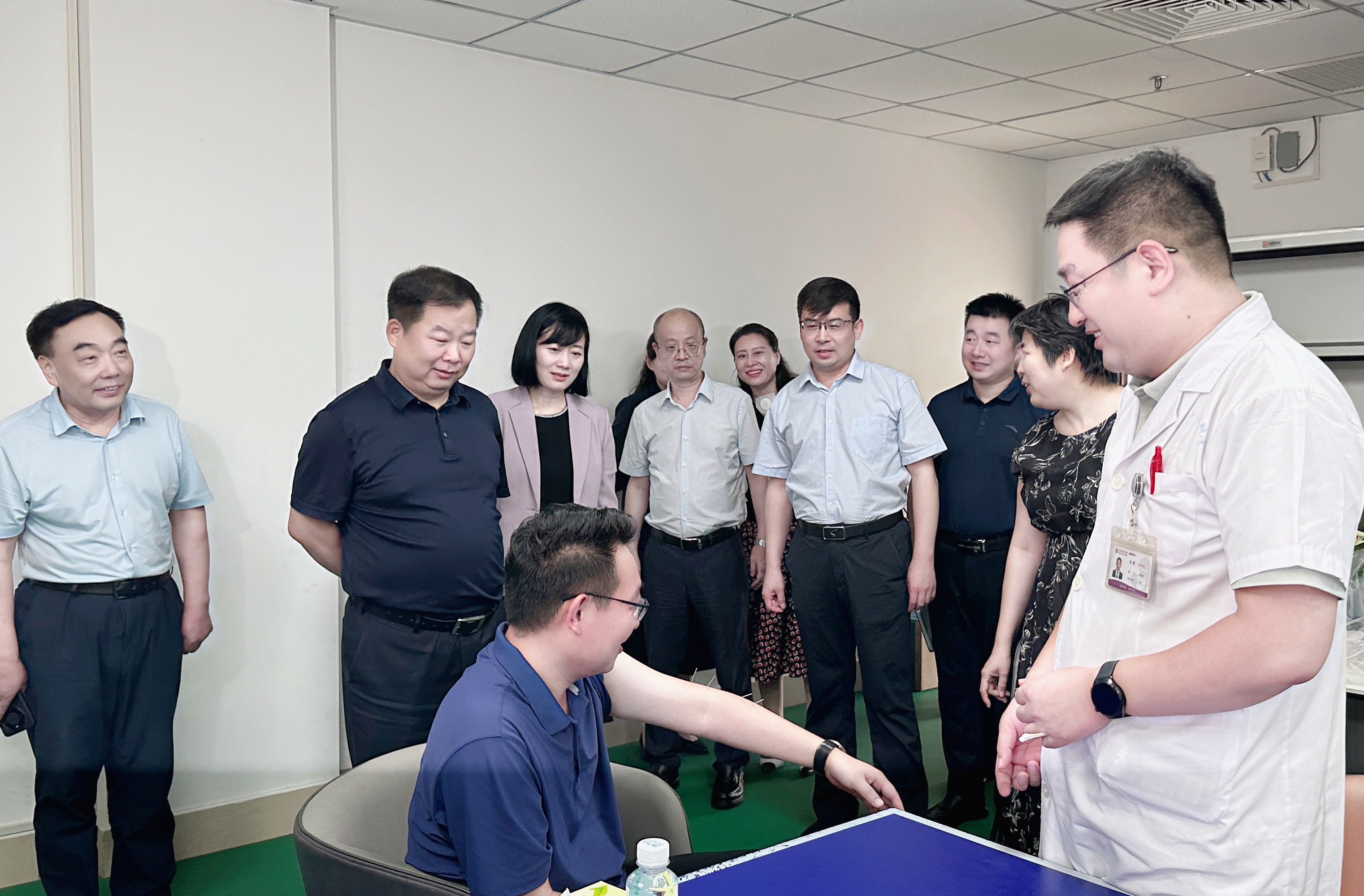 郑州大学机关党委、三附院党委联合开展“党建+健康服务”结对联建义诊活动
