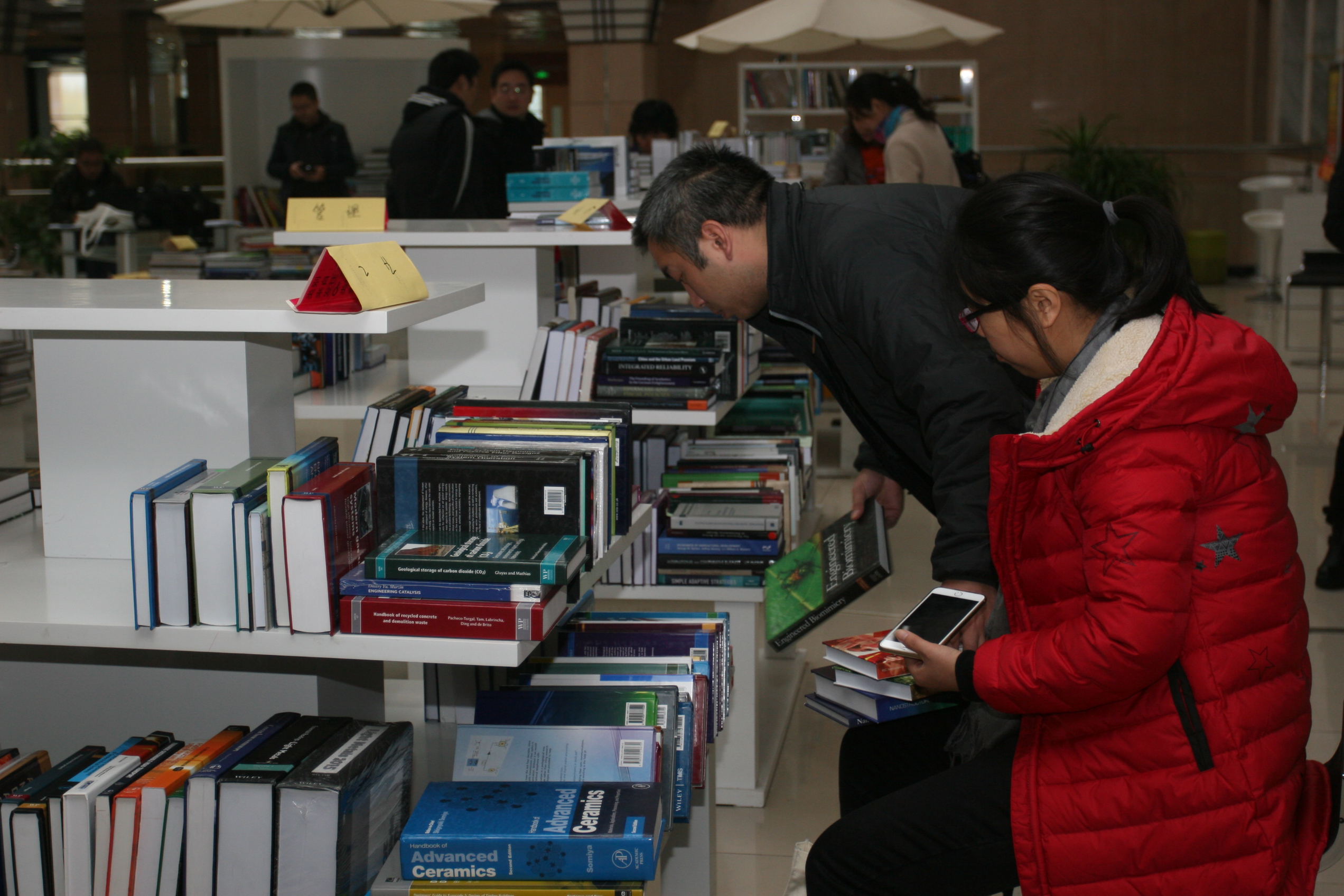 郑州大学图书馆圆满完成2015年图书采购任务