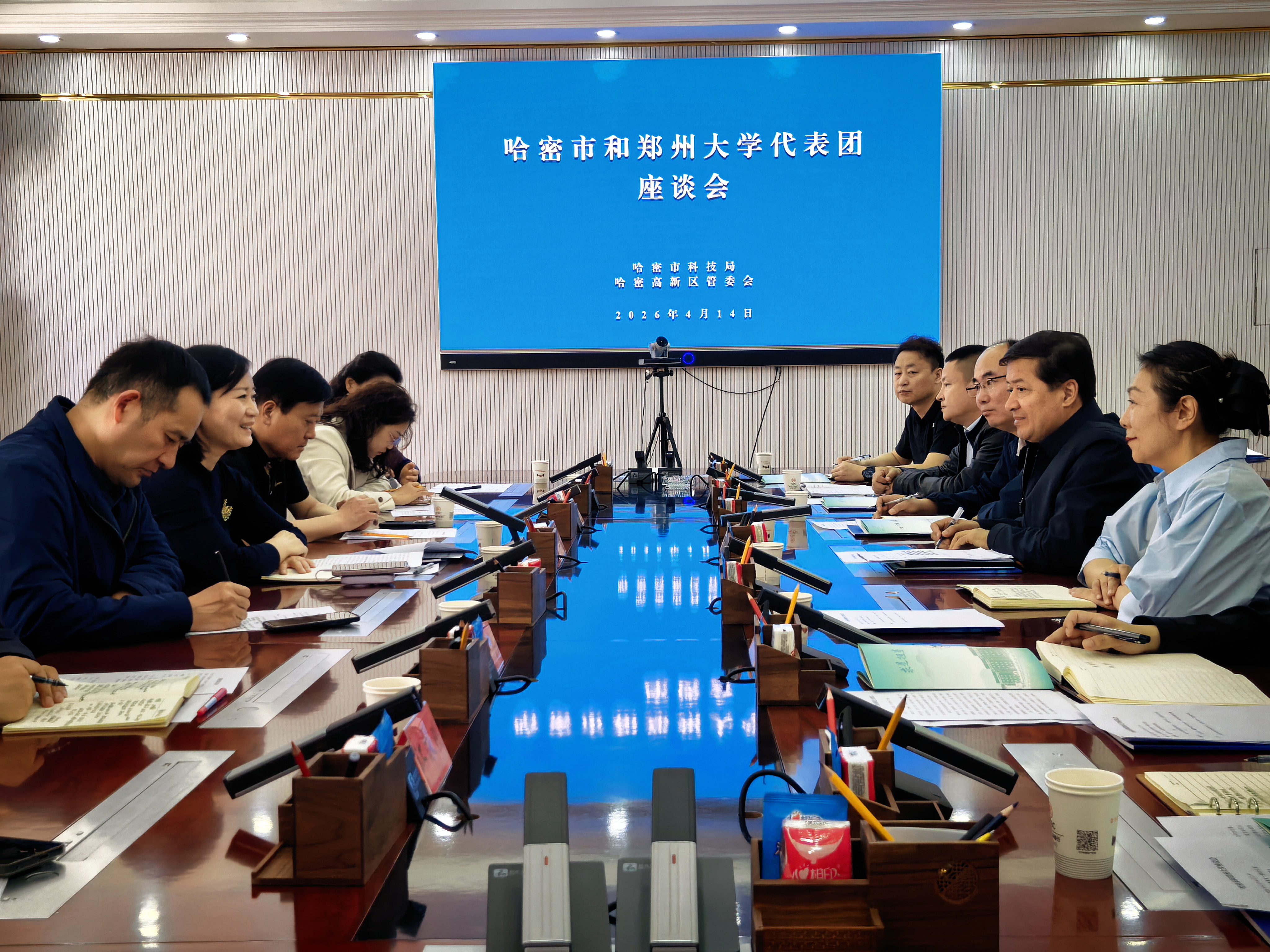 陈曦带队赴哈密开展校地合作交流