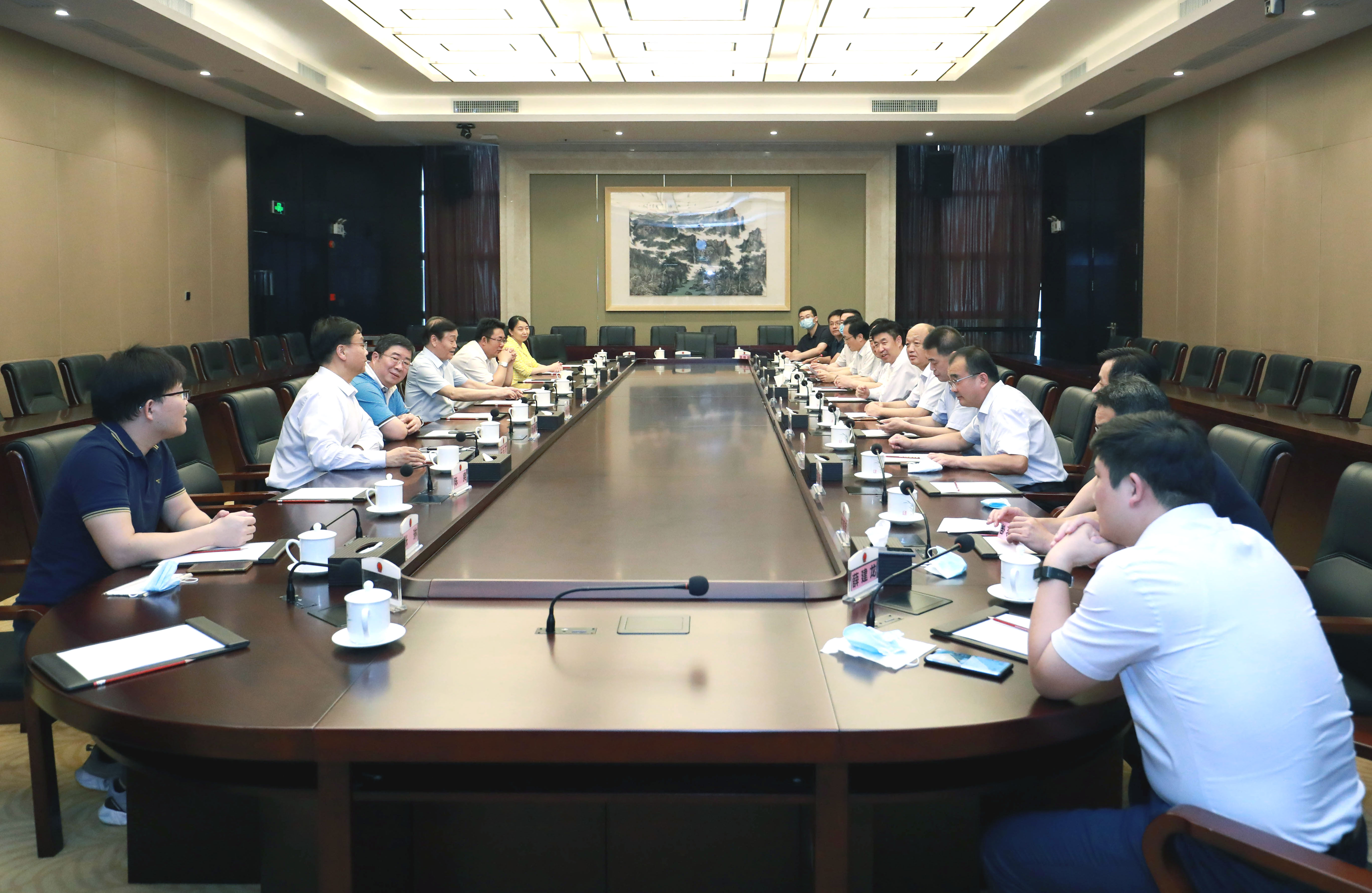 校党委书记宋争辉一行看望在粤校友（图）