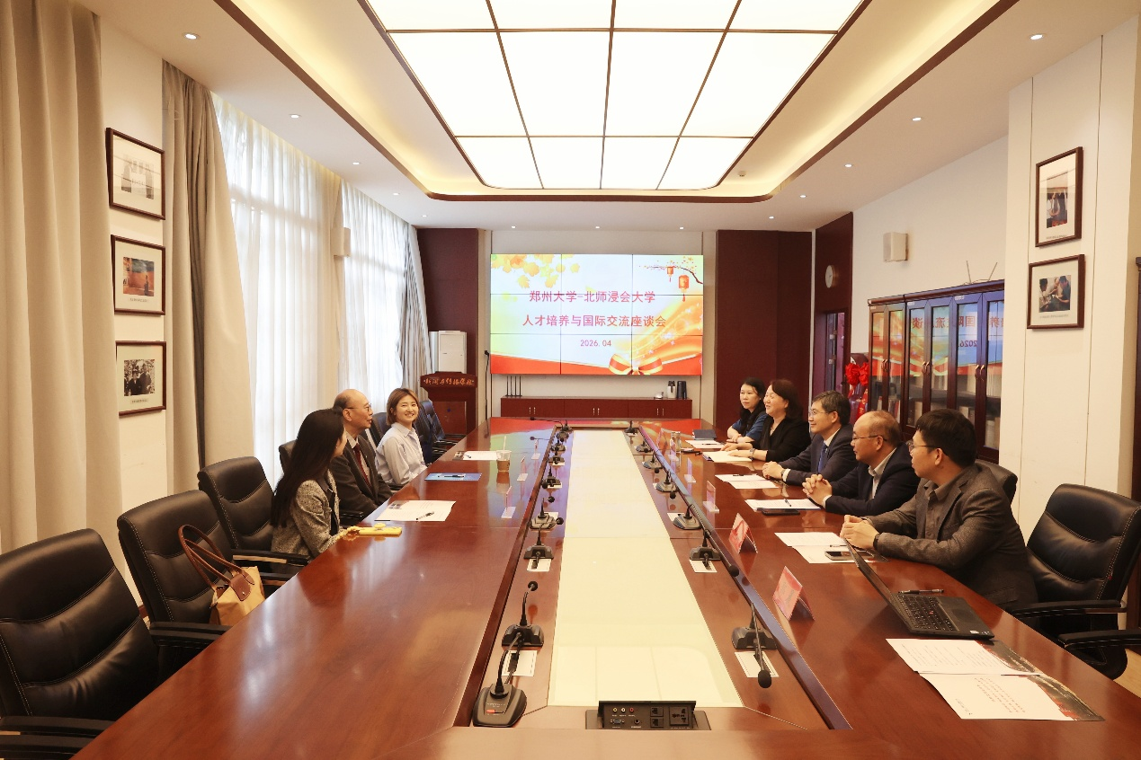 北师香港浸会大学协理副校长黄煜一行来校交流座谈