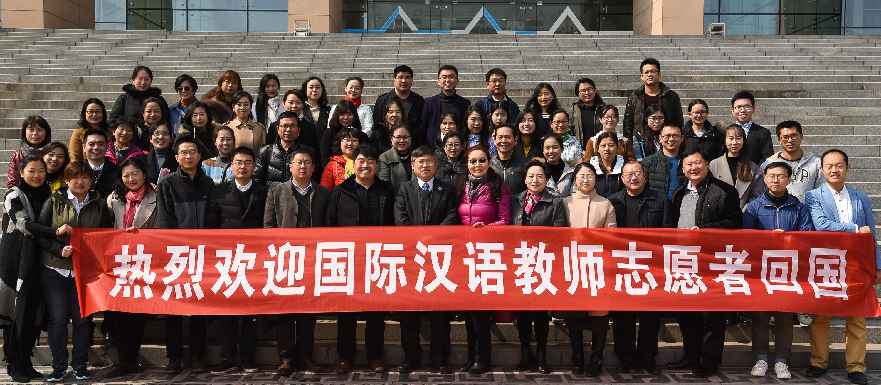 郑州大学国际教育学院承办河南省第十一届赴泰国志愿者回国座谈会（图）