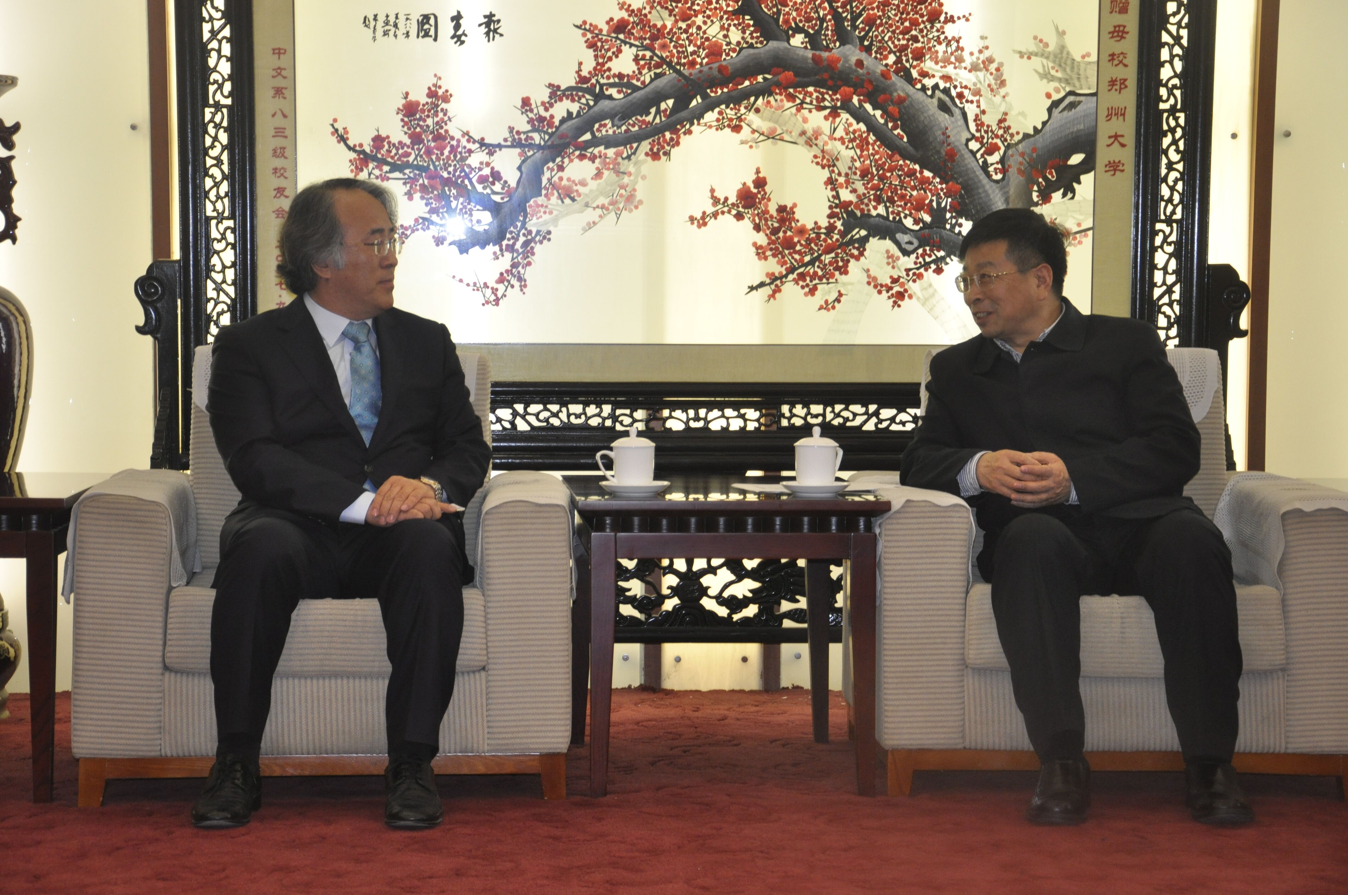 韩国圆光保健大学校长金宗仁先生一行来我校访问交流