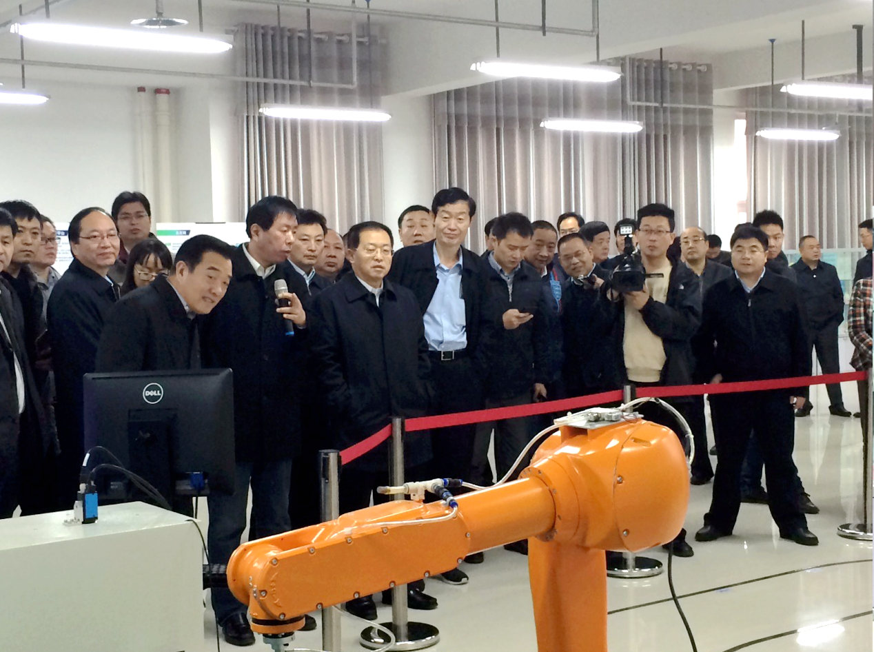 省委常委、郑州市委书记吴天君到我校产业技术研究院有限公司调研