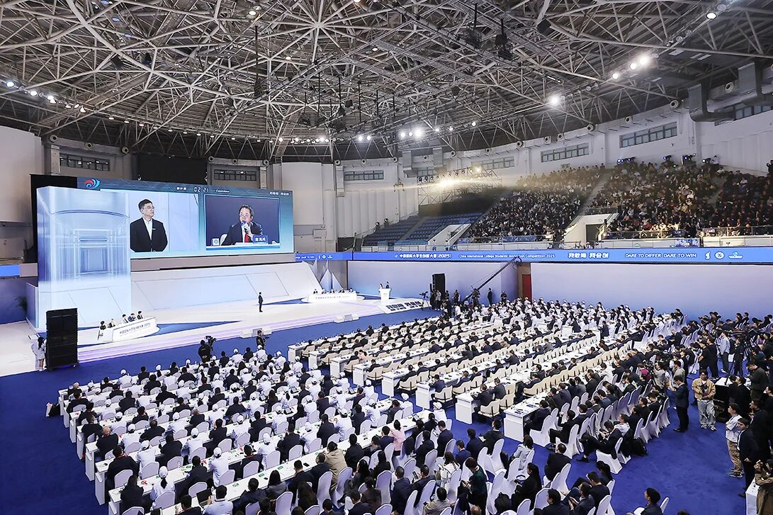 《河南新闻联播》《河南日报》报道中国国际大学生创新大赛（2025）冠军争夺赛在郑州大学开赛