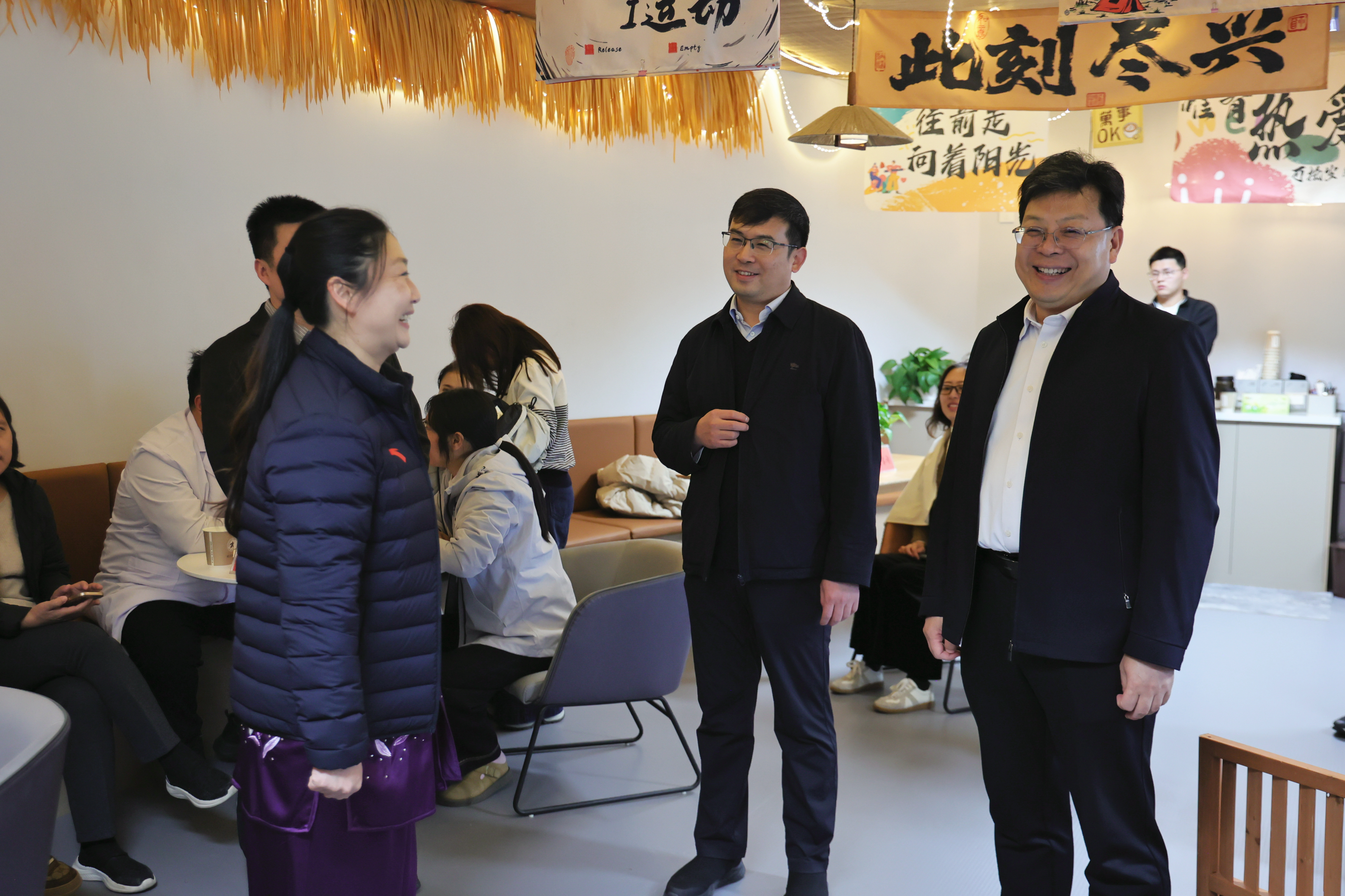 郑州大学与河南推拿职业学院携手开展健康服务进机关活动