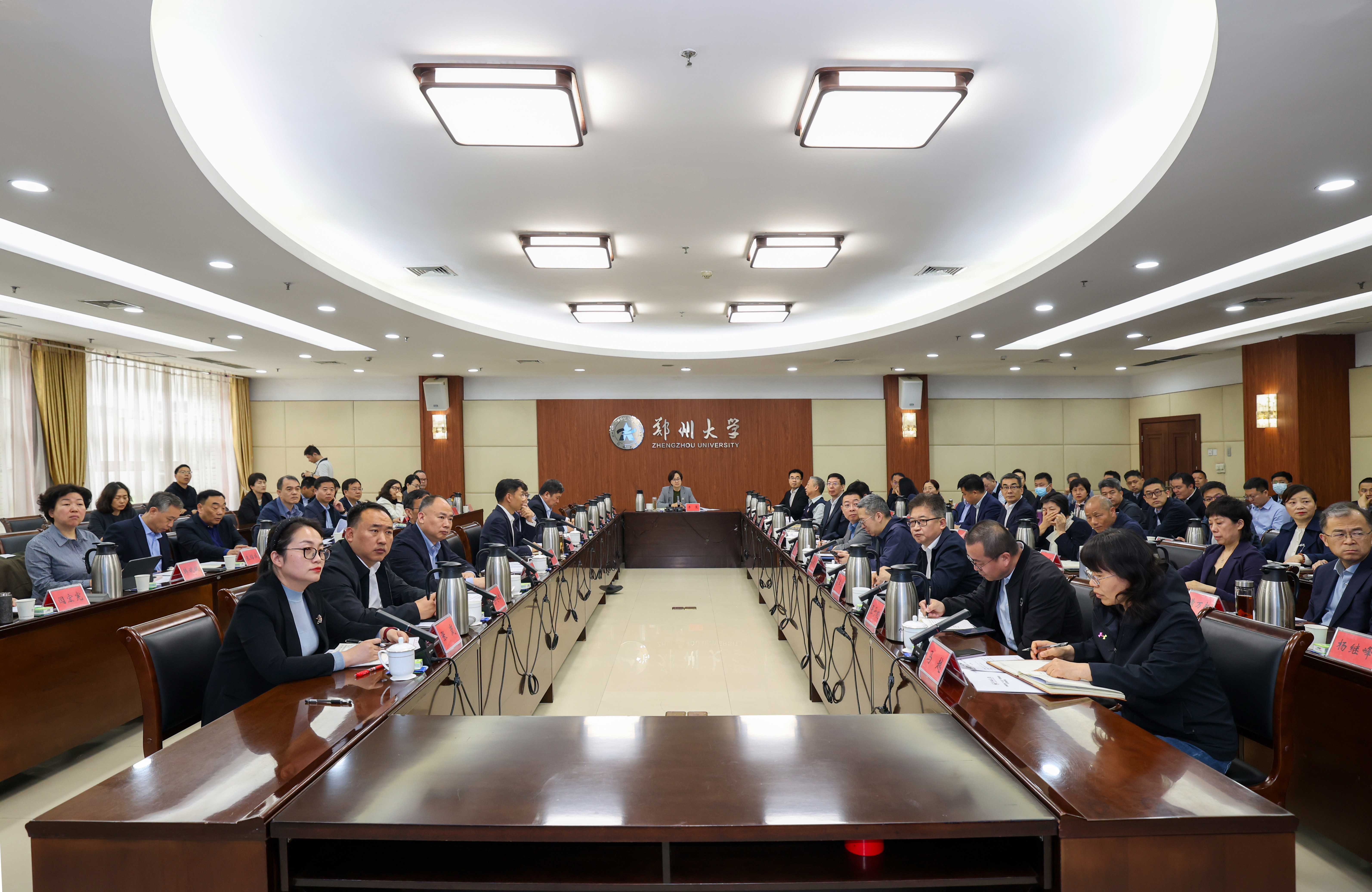 李蓬主持召开医学学科发展和附属医院管理专题调度会