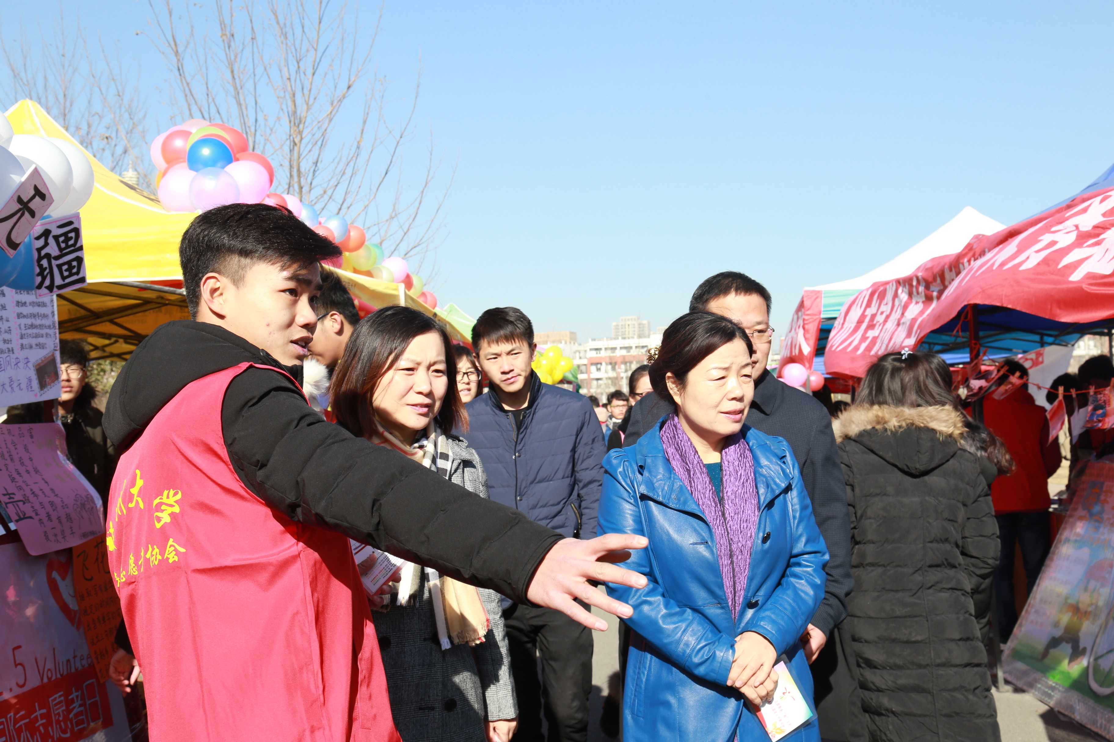 郑州大学举办“青春学习十九大 志愿服务‘郑’出彩”国际志愿者日外展活动（图）