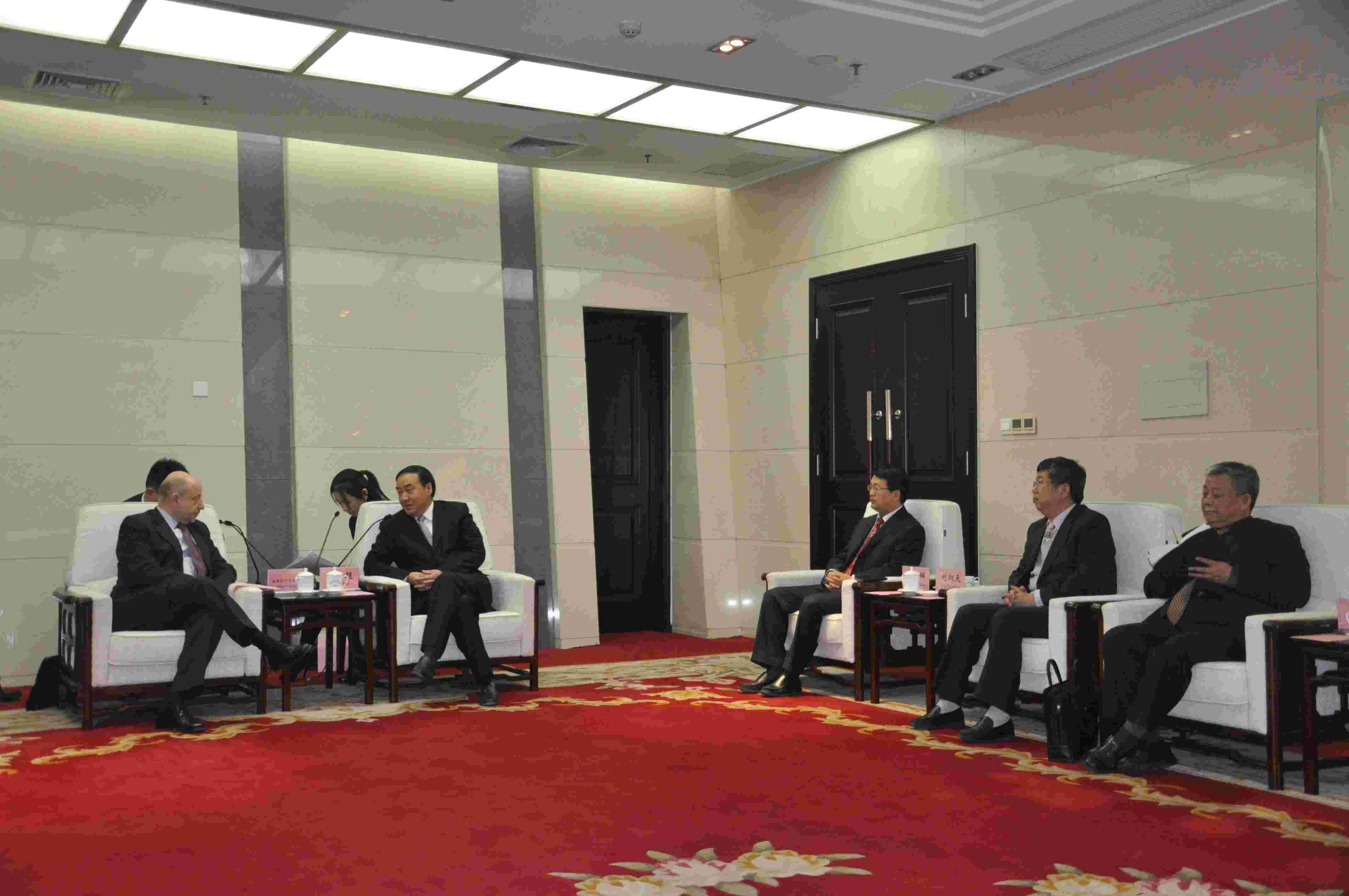 郑州大学校长刘炯天院士受邀参加波兰大使到河南访问会谈