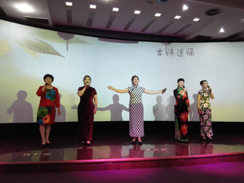 郑州大学举办《朗诵艺术》公开课暨“拥抱春天”美文朗诵会
