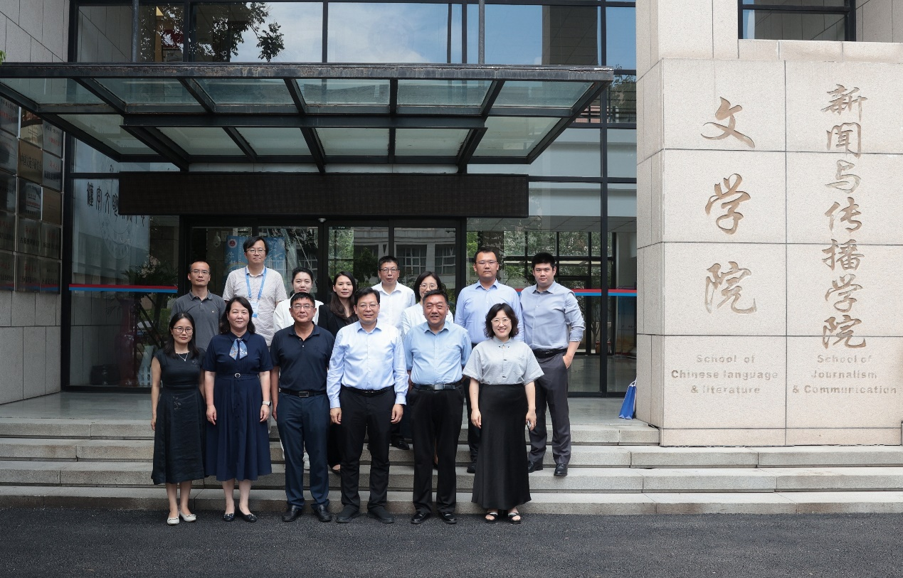 新华社研究院院长刘刚一行来校调研座谈