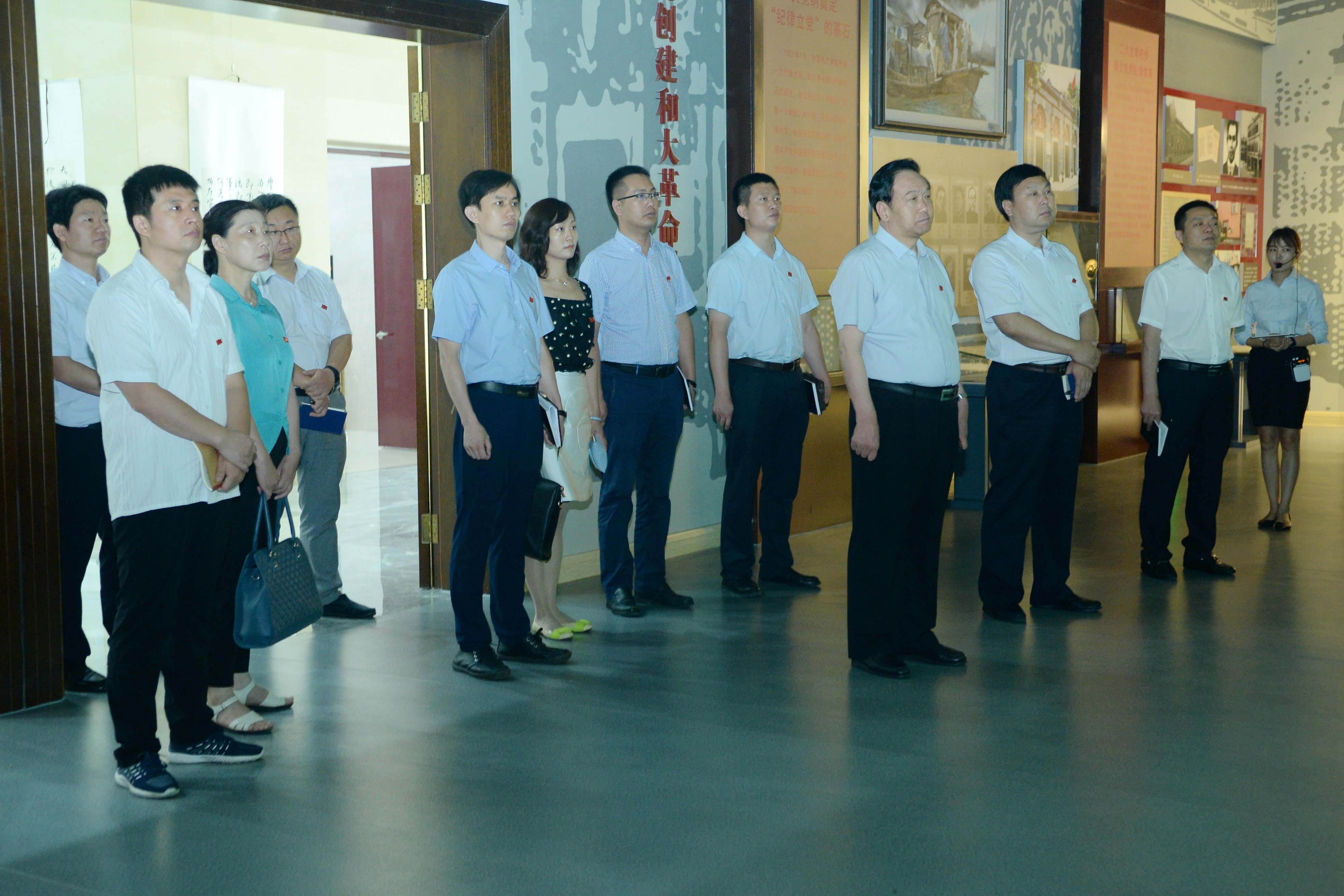 校党委书记牛书成同志为党办支部全体党员讲党课（图）