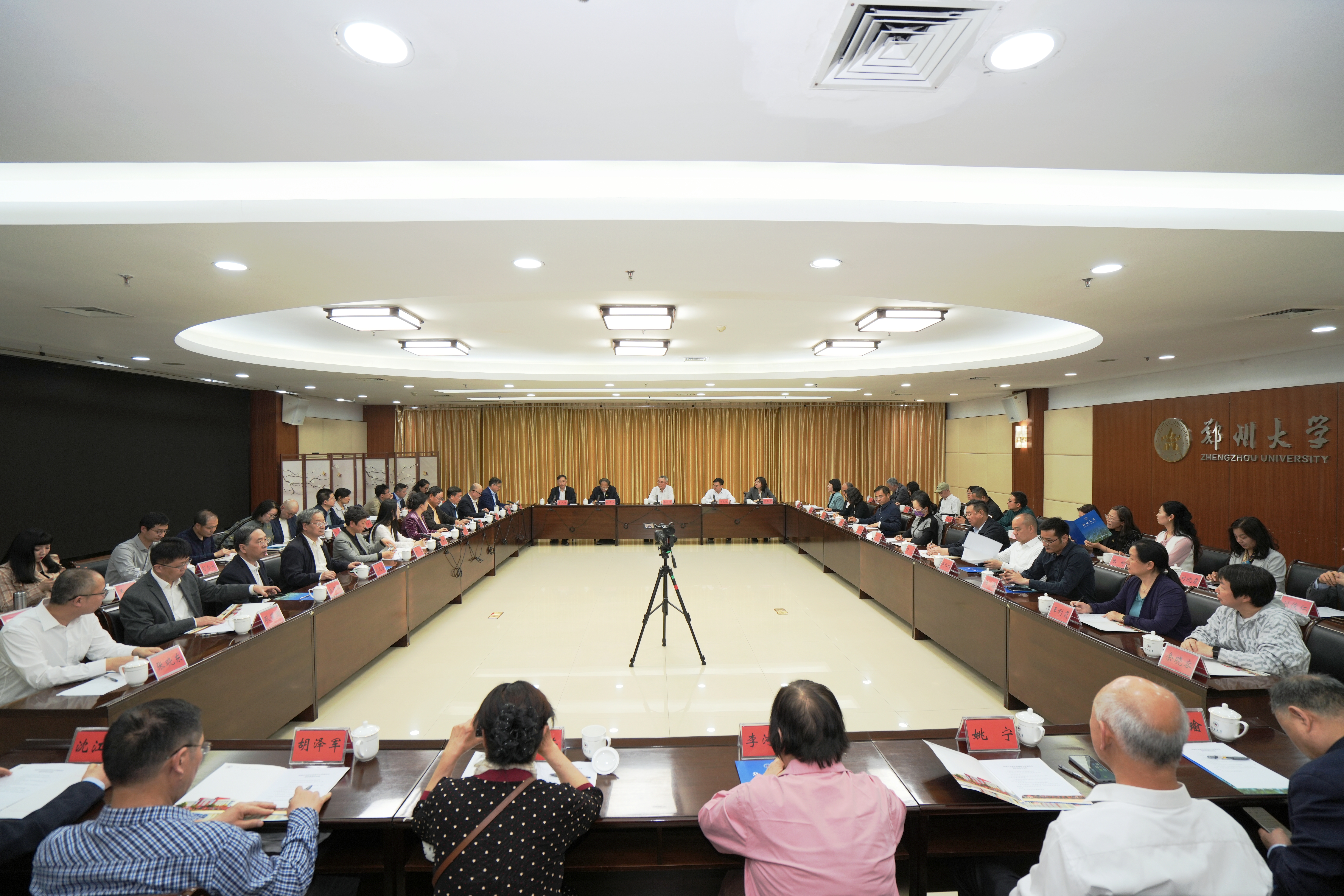 民进中央主席蔡达峰到郑州大学调研指导工作