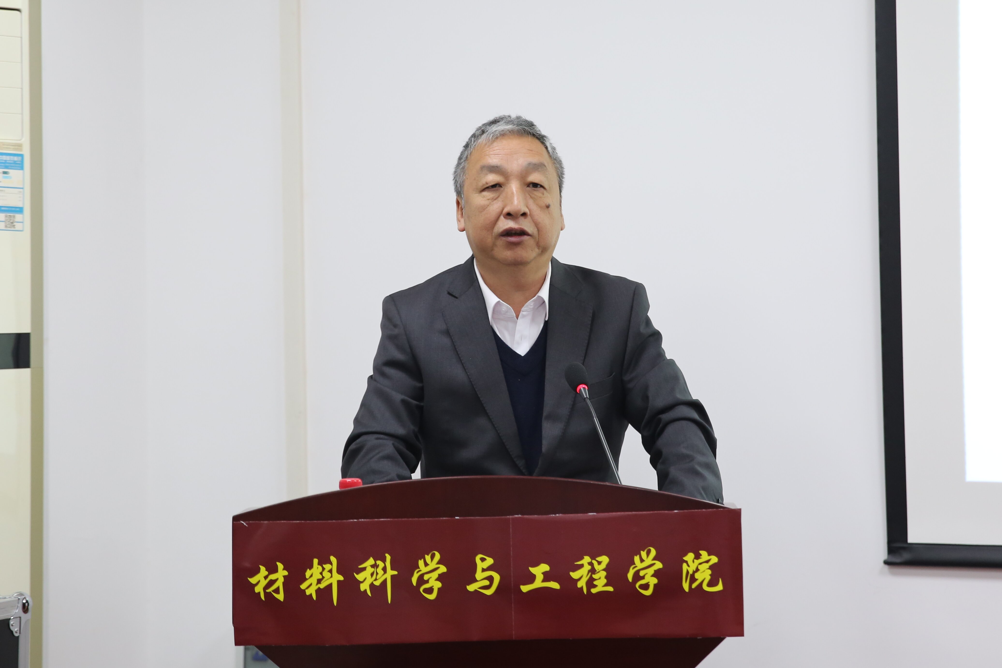 郑州大学举行钟香崇奖学金颁奖仪式