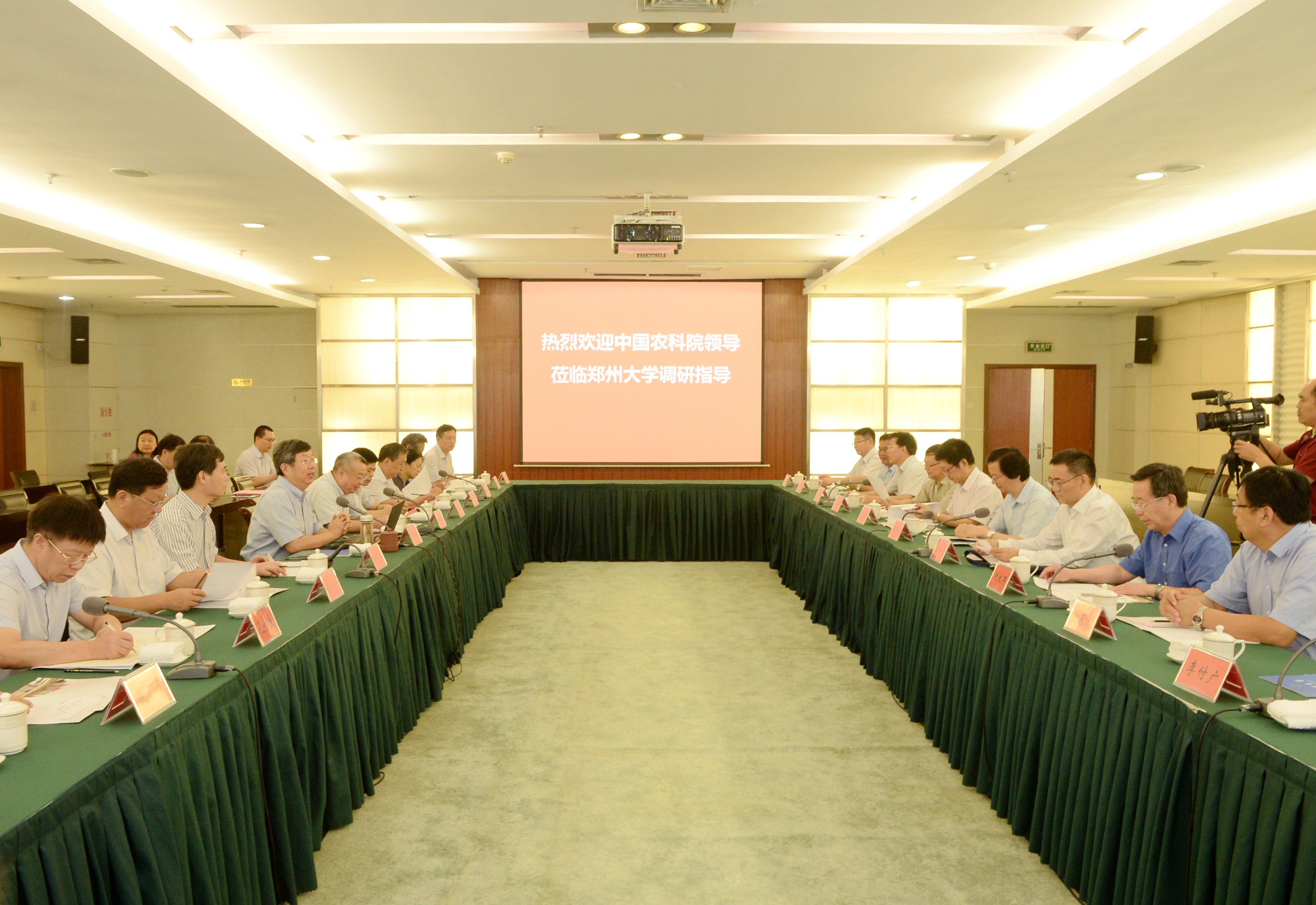 中国农业科学院院长唐华俊院士一行来校调研交流（图）