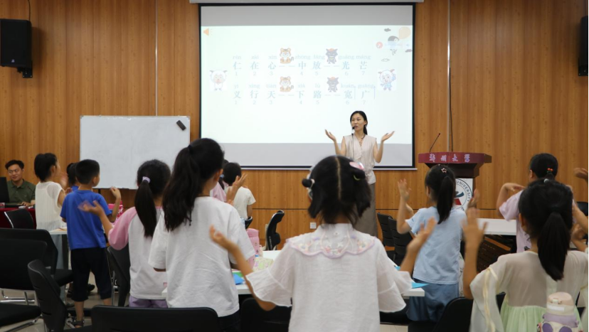 骄阳热土上，青春谱华章——郑州大学青年学子2025年“三下乡”暑期社会实践活动纪实（二）