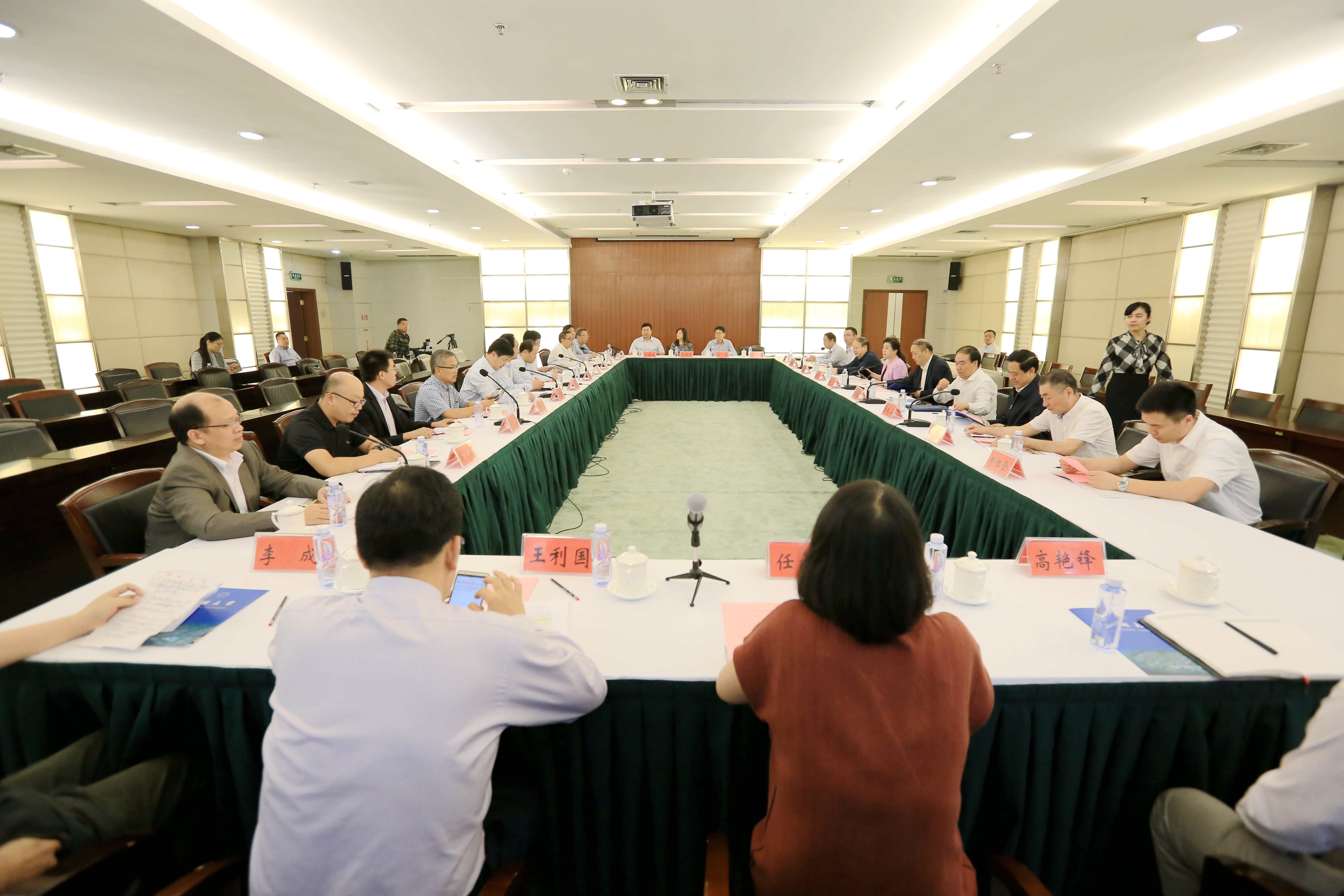 国家自然科学基金委员会主任杨卫到我校考察座谈（图）