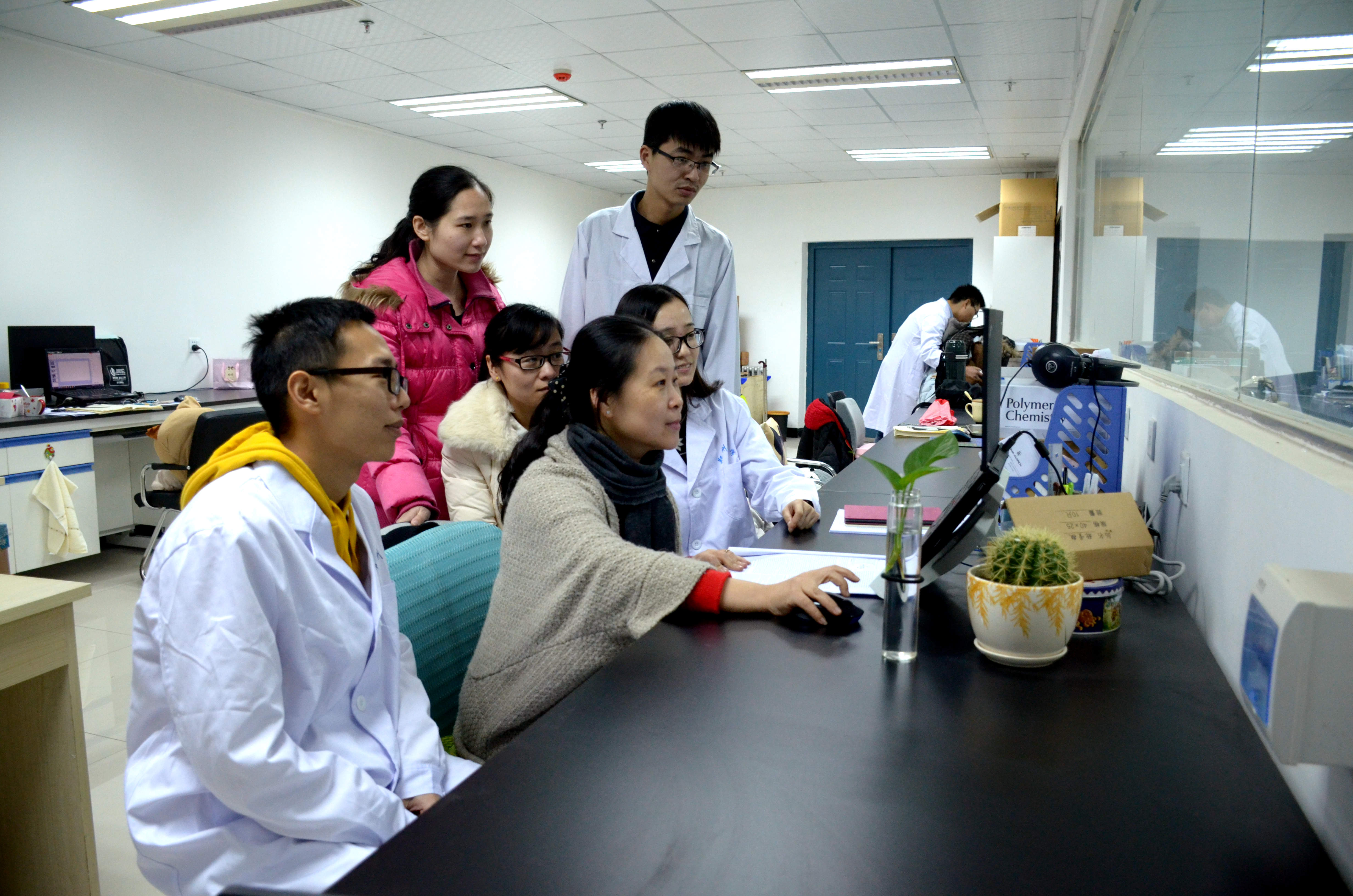 郑大故事：追求理想，执着前行——记材料科学与工程学院许群教授团队