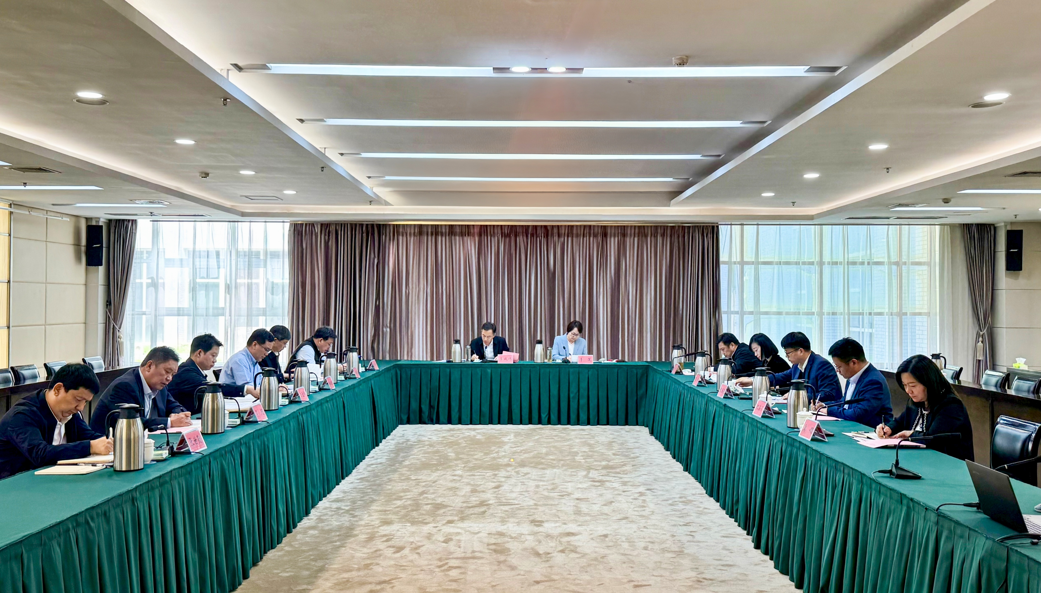 郑州大学召开党委理论学习中心组专题学习会议