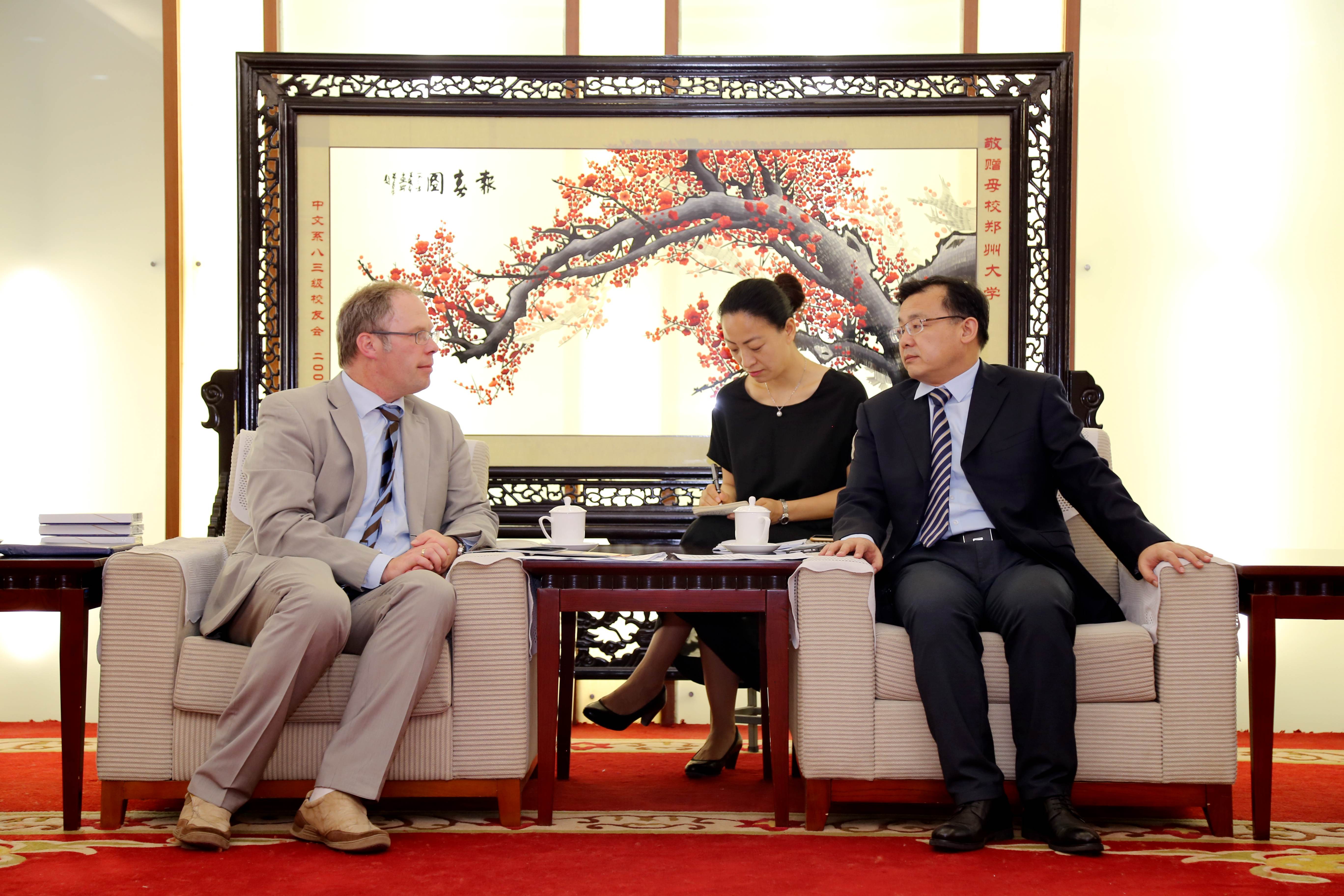 德国锡根大学客人访问我校（图）