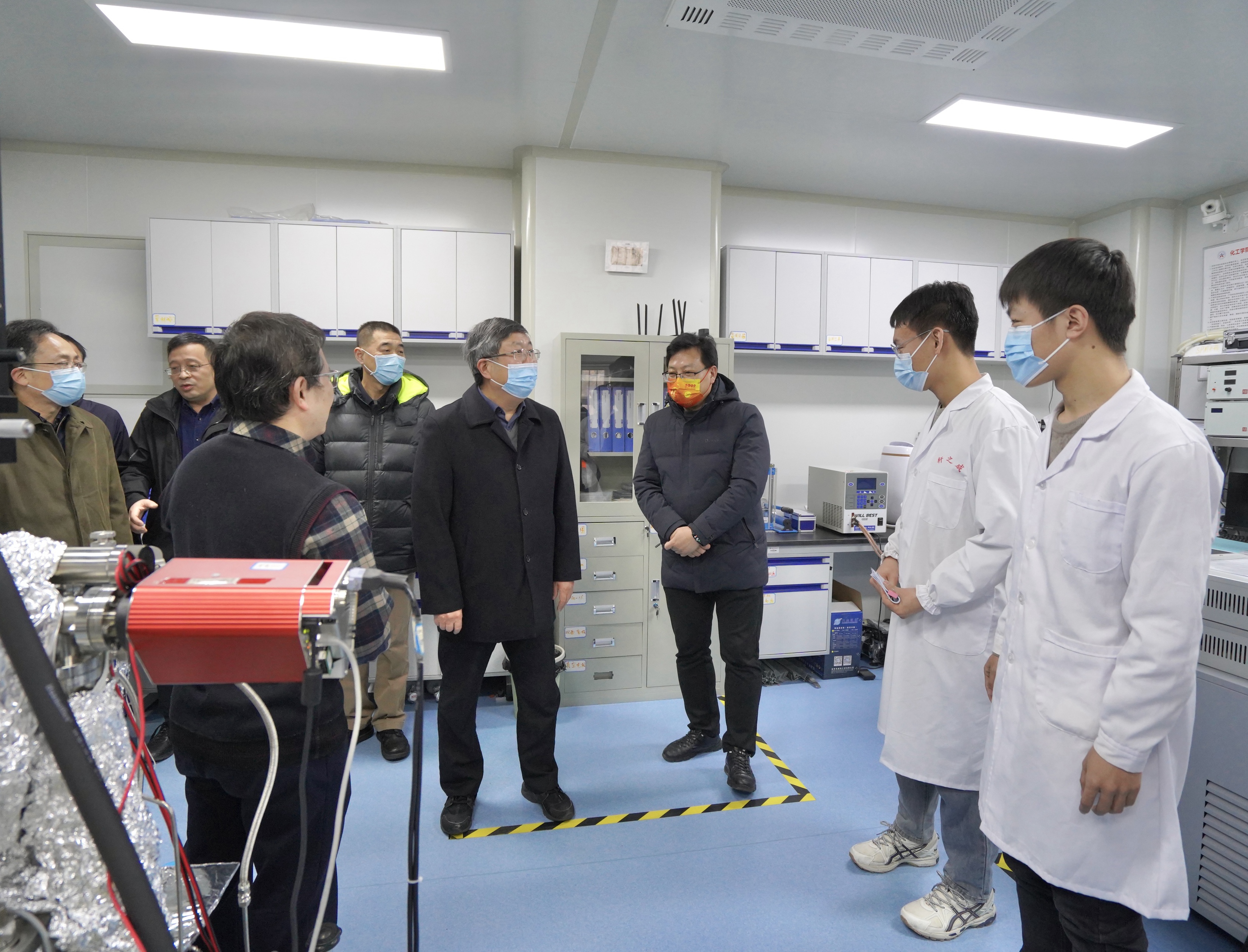 刘炯天看望慰问寒假留校学生