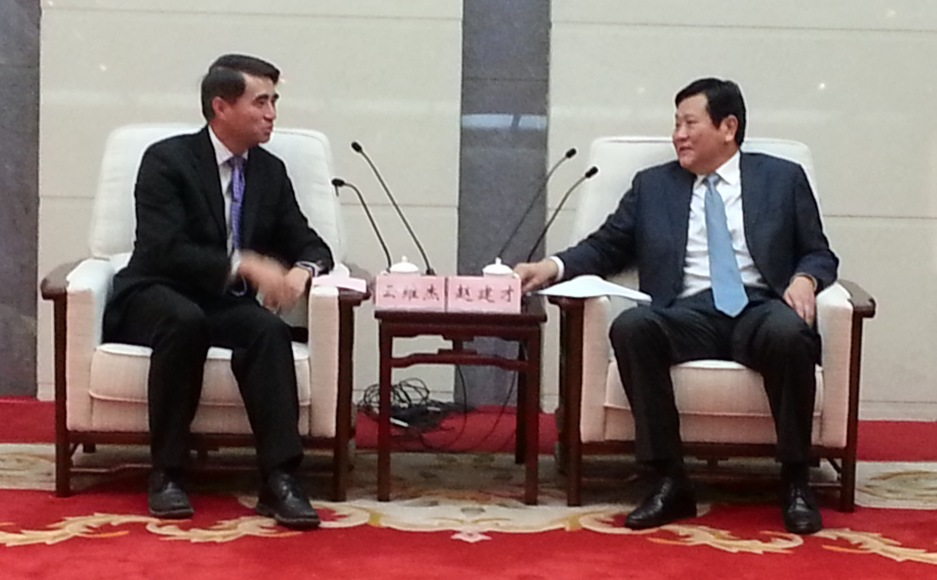 副省长赵建才会见我校杰出校友云维杰博士