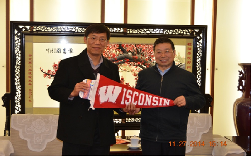 美国威斯康辛大学童立生教授访问我校