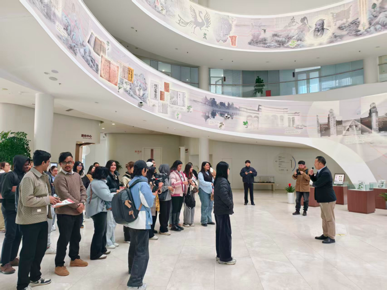 郑州大学举行来华留学生中医药文化科普美育实践活动